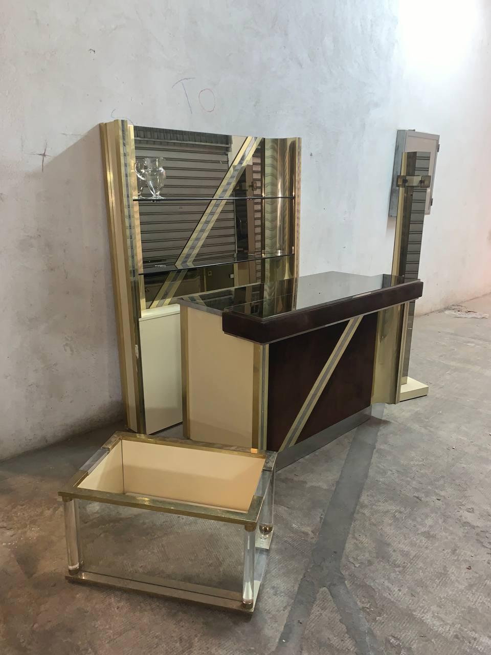 Italian Mobile Bar  vintage Hollywood Regency set from the 1970s. For Sale
