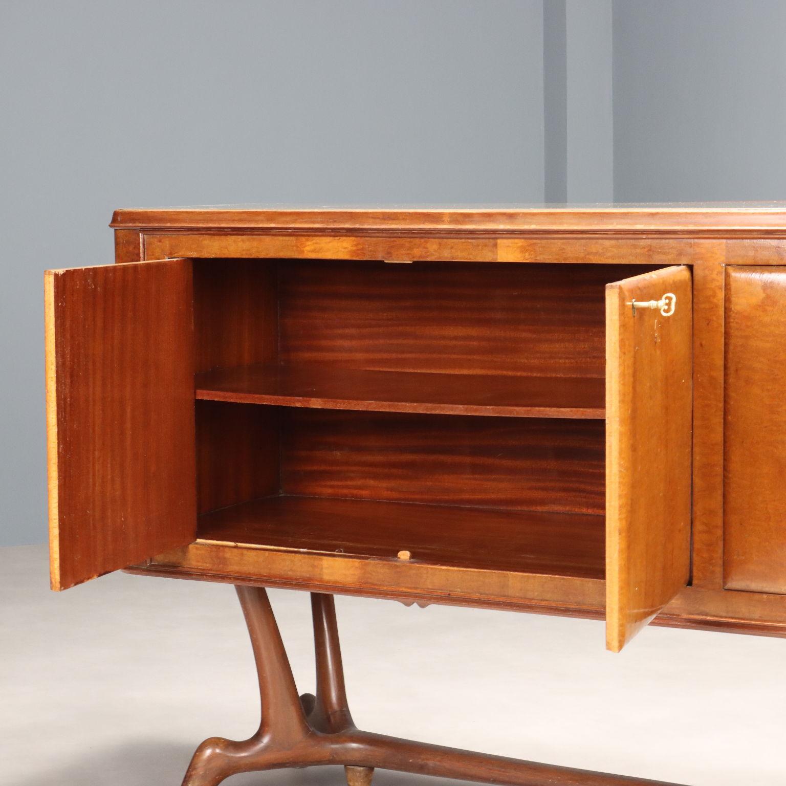 Armario Buffet Años 50 en Bueno estado para la venta en Milano, IT
