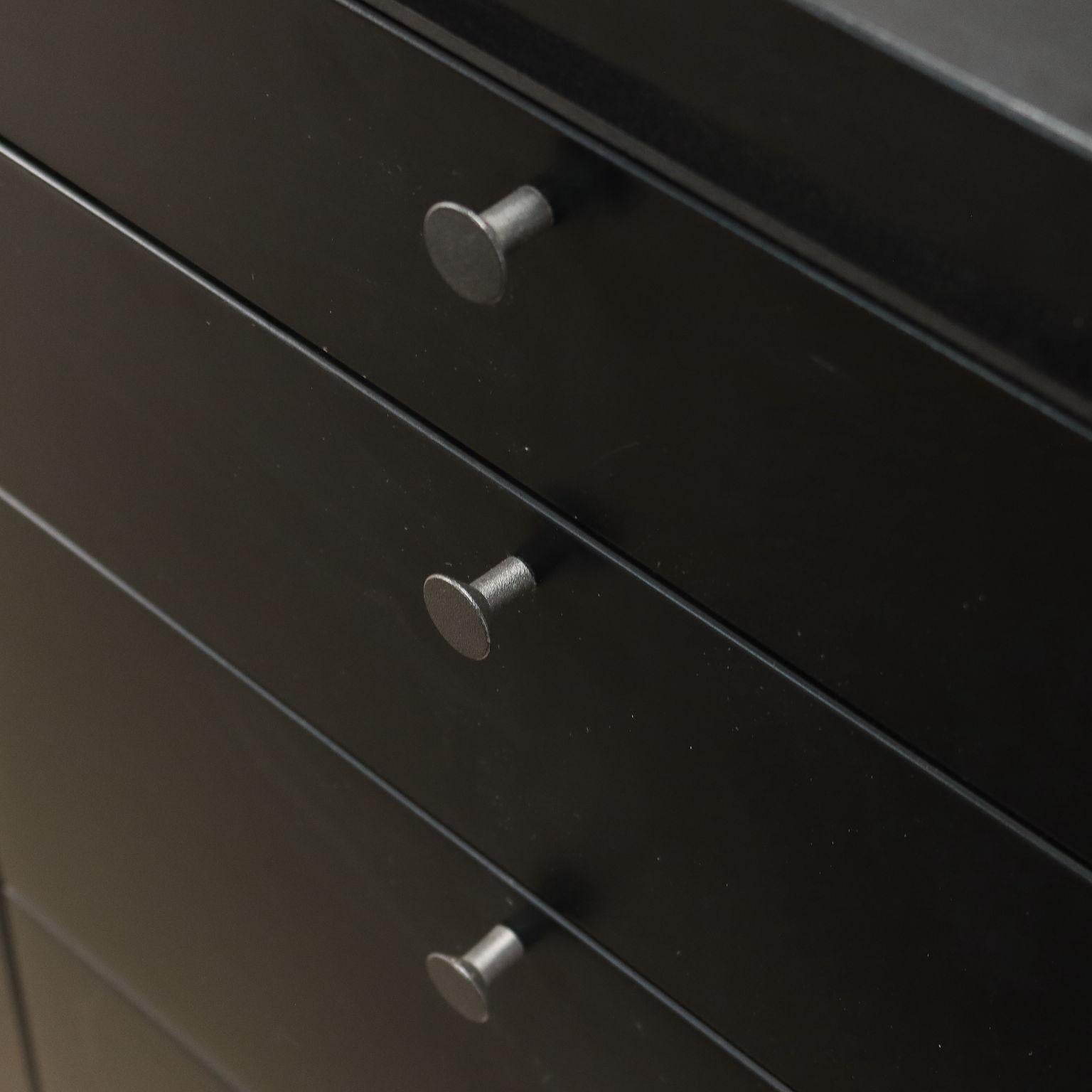 Mobile Buffet  anni 80 in legno laccato nero In condizioni buone in vendita a Milano, IT