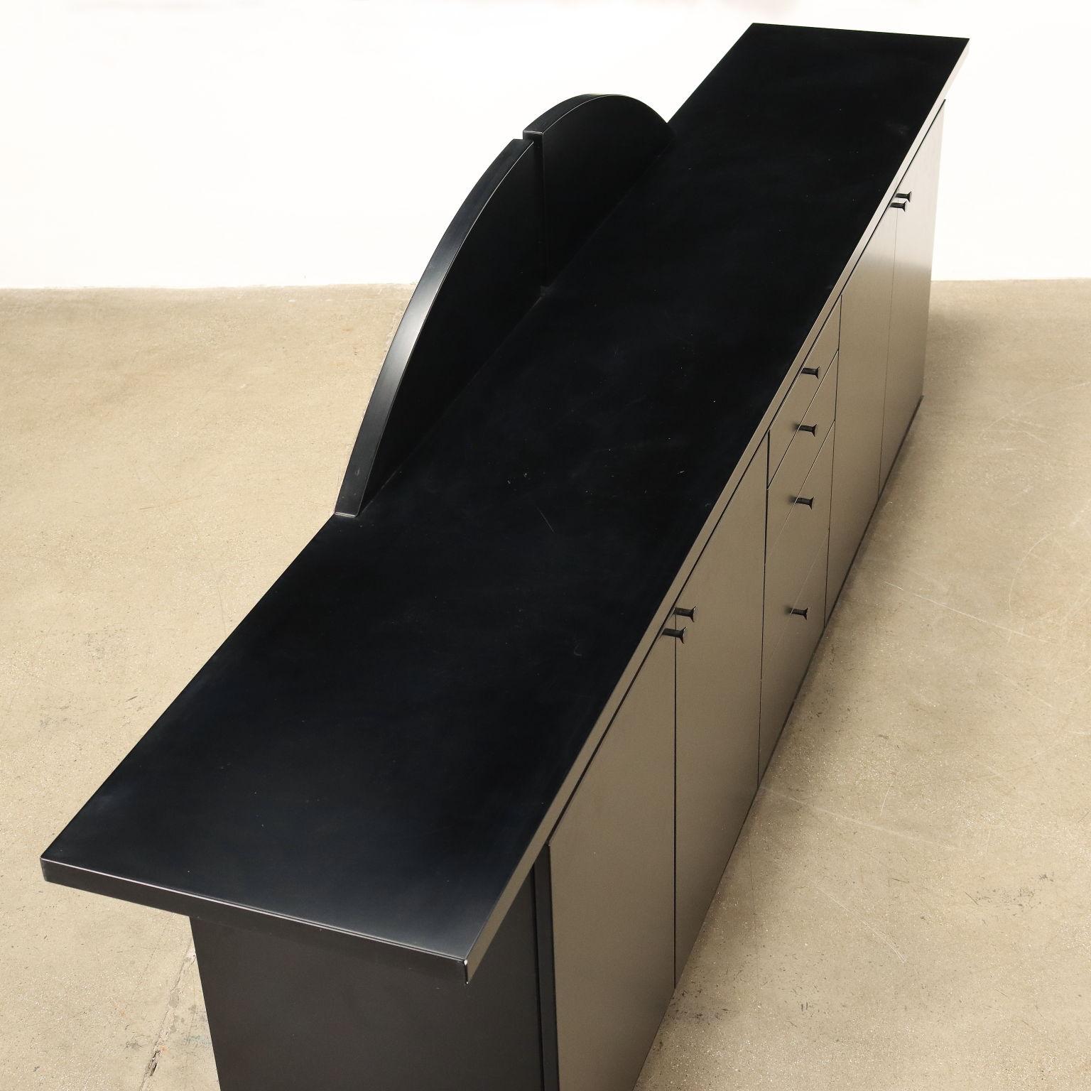 Legno Mobile Buffet  anni 80 in legno laccato nero in vendita
