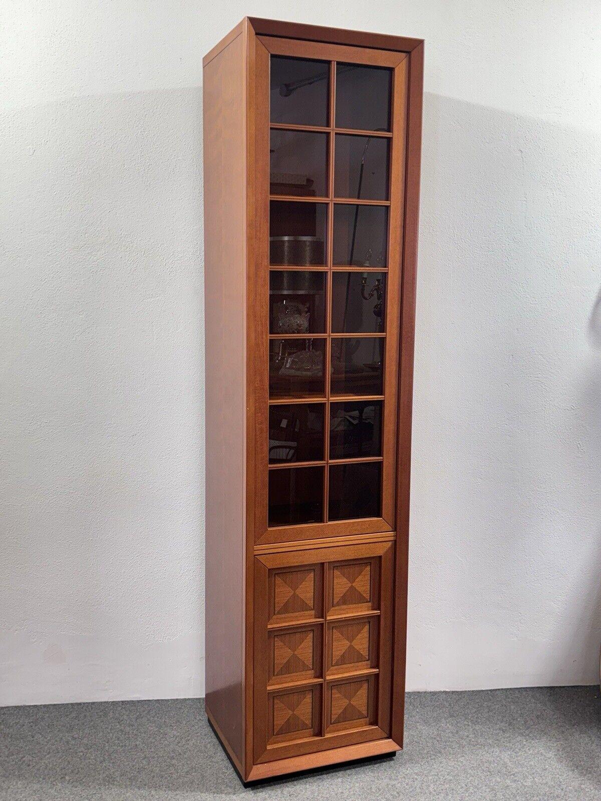 Mobile Caccia Alla Volpe Linea Arredo di Fabrizio Poldaretti.


Modulo in legno, 6 ripiani.


L’articolo è in buone condizioni conservative, non vi è alcun difetto estetico o strutturale importante da segnalare, solo lievi ed ovvi segni del tempo