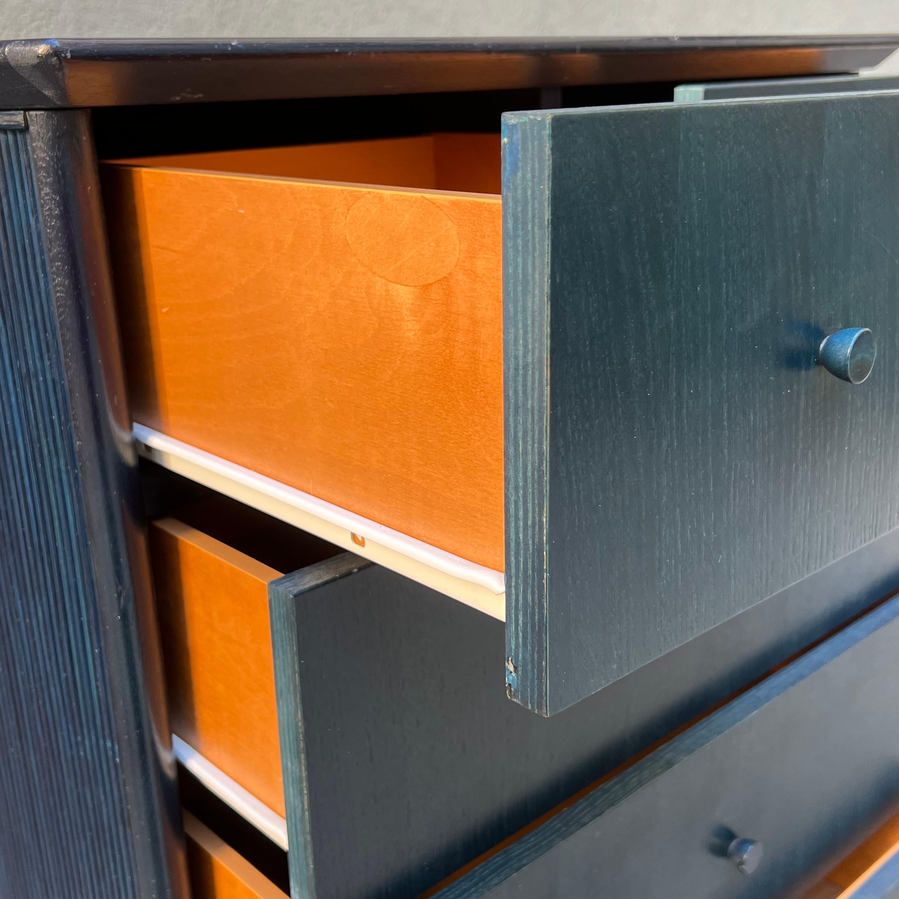 Drawer cabinet 