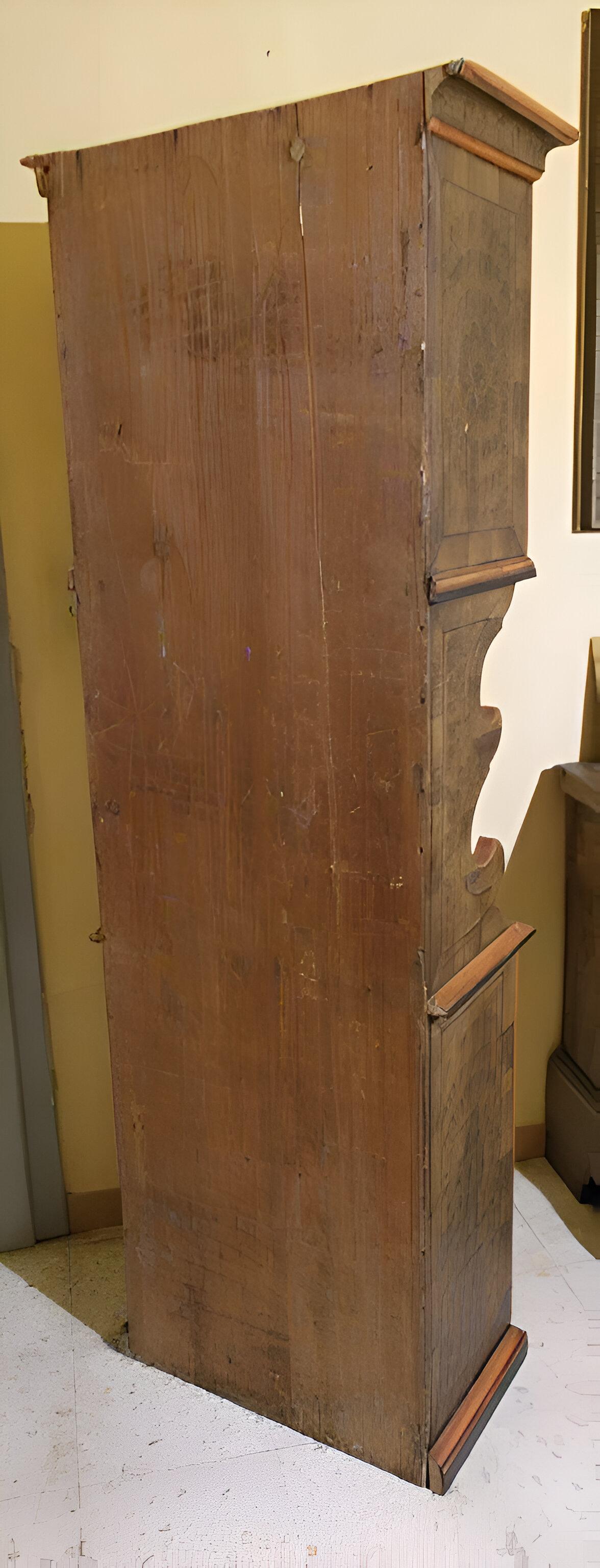 Schrank mit Rückwänden aus Fichtenholz im Zustand „Hervorragend“ im Angebot in Casaleone, IT