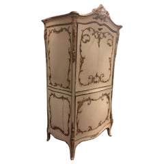 Mobil con ribalta in legno laccato, intagliato con fregi dorati, Italia