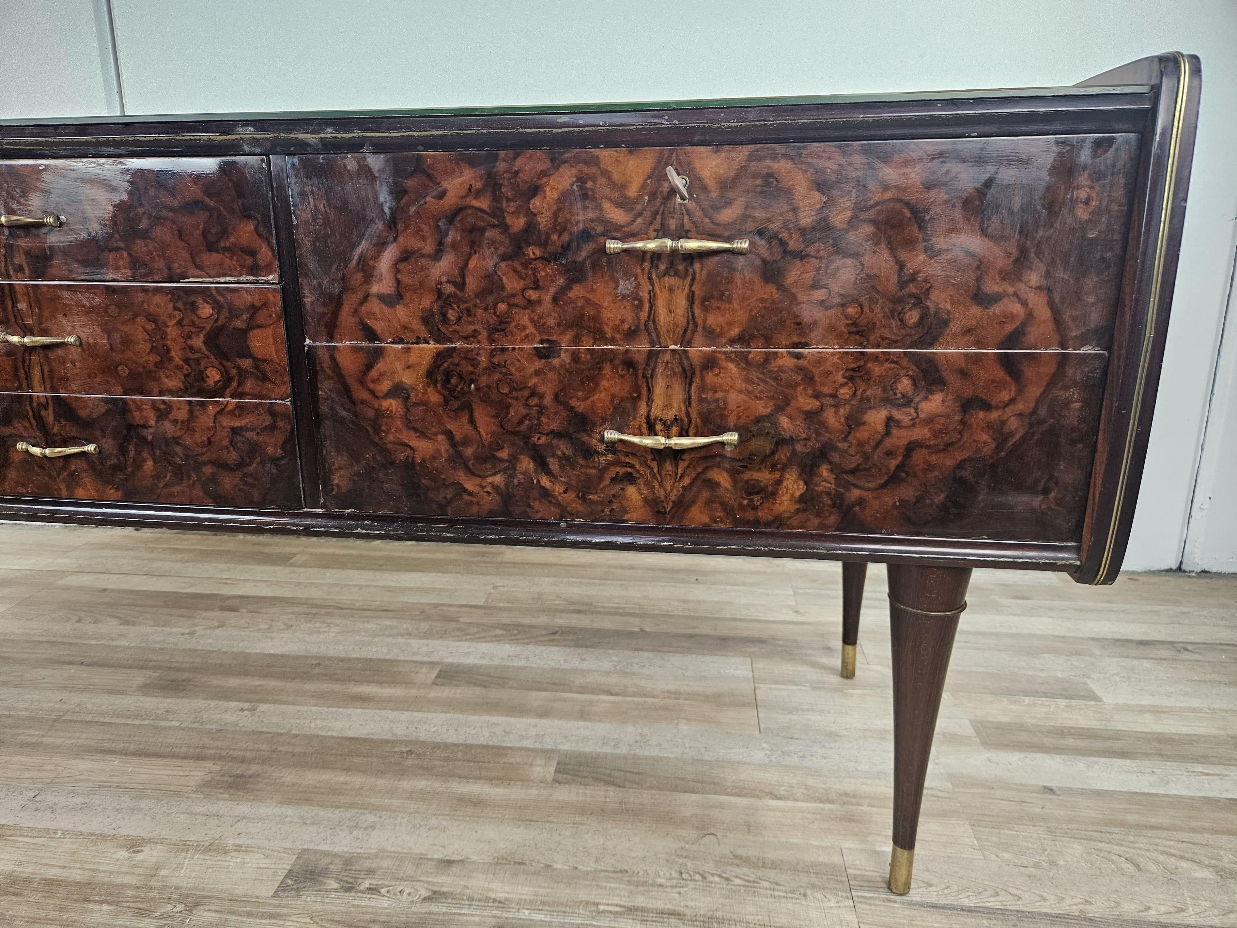 Mobile con sei cassetti e piano in vetro lavorato Mid Century 1970 in vendita 2