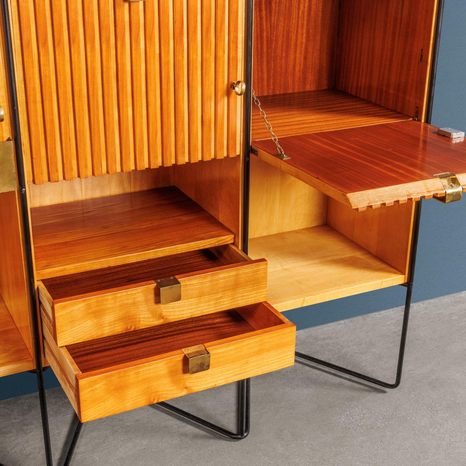 Armoire de Taichiro Nakai pour La Permanente Furniture 1950 restaurée Excellent état - En vente à Milano, IT