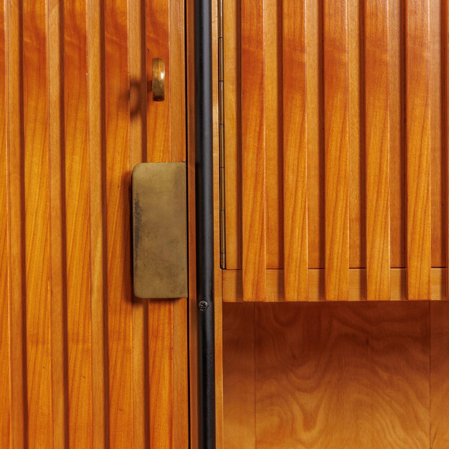 Milieu du XXe siècle Armoire de Taichiro Nakai pour La Permanente Furniture 1950 restaurée en vente