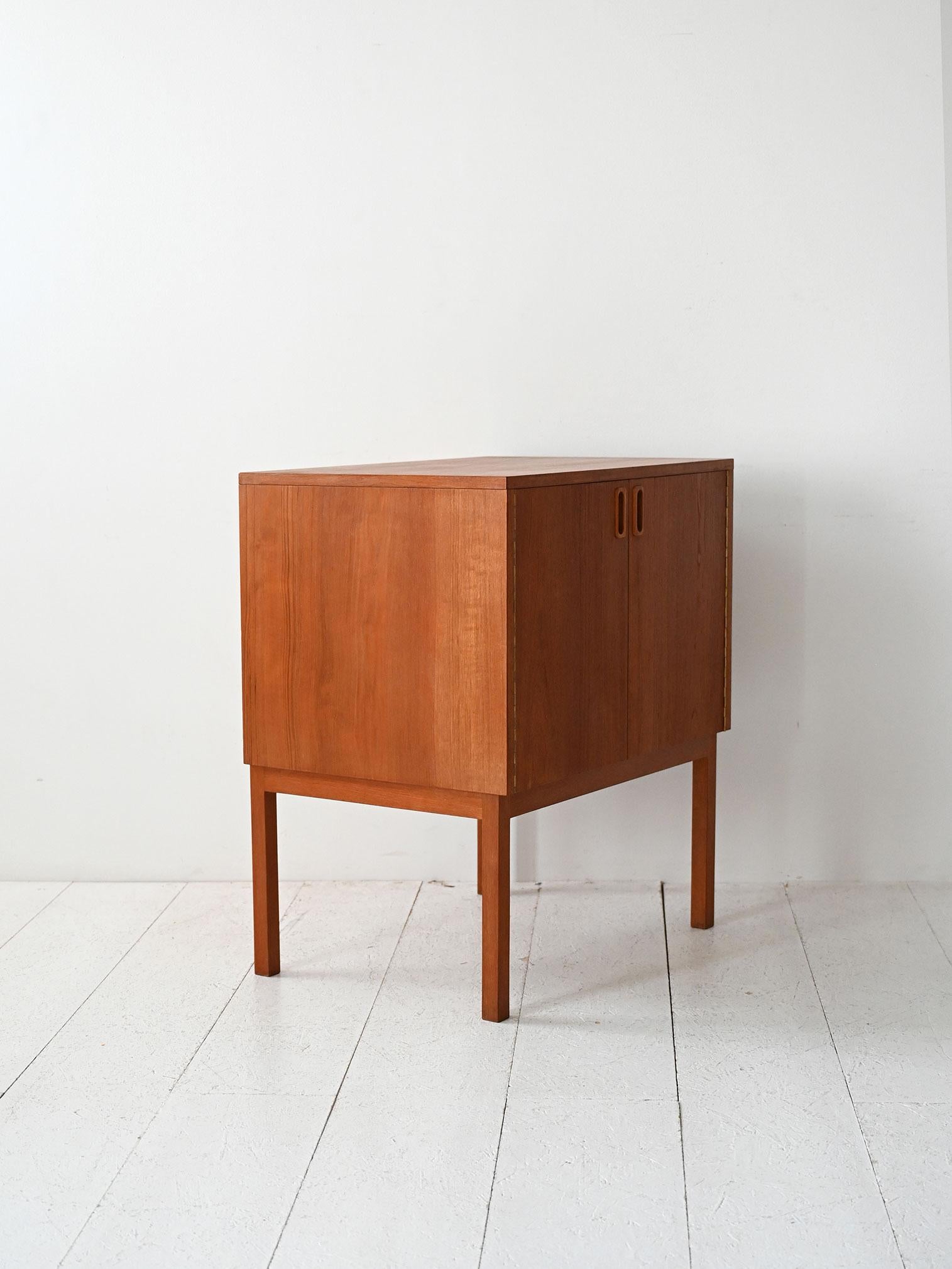 Armario escandinavo de teca de los años 60 Scandinavian en venta