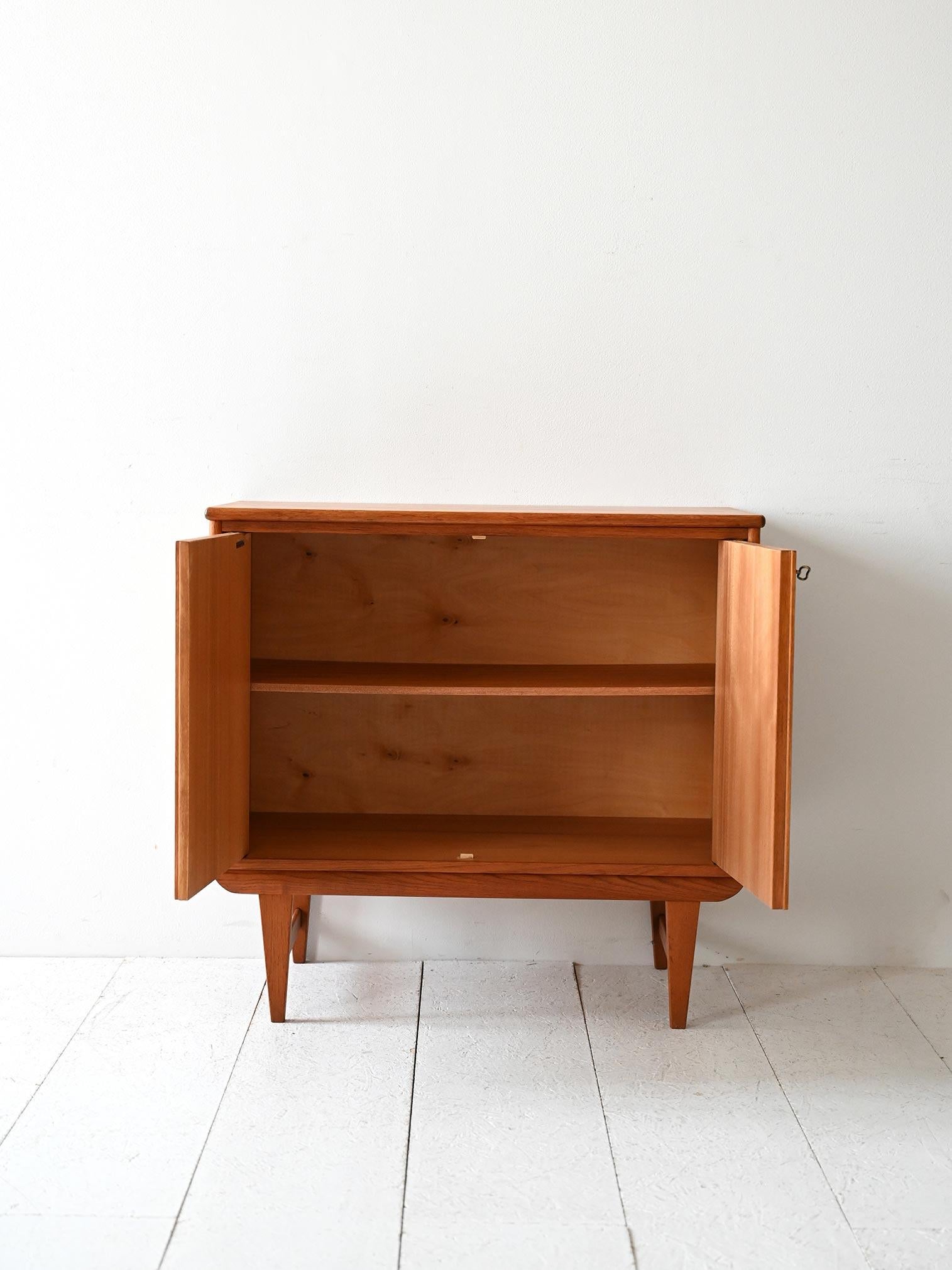 Scandinavo moderno Mobile contenitore svedese in teak anni ’60 in vendita