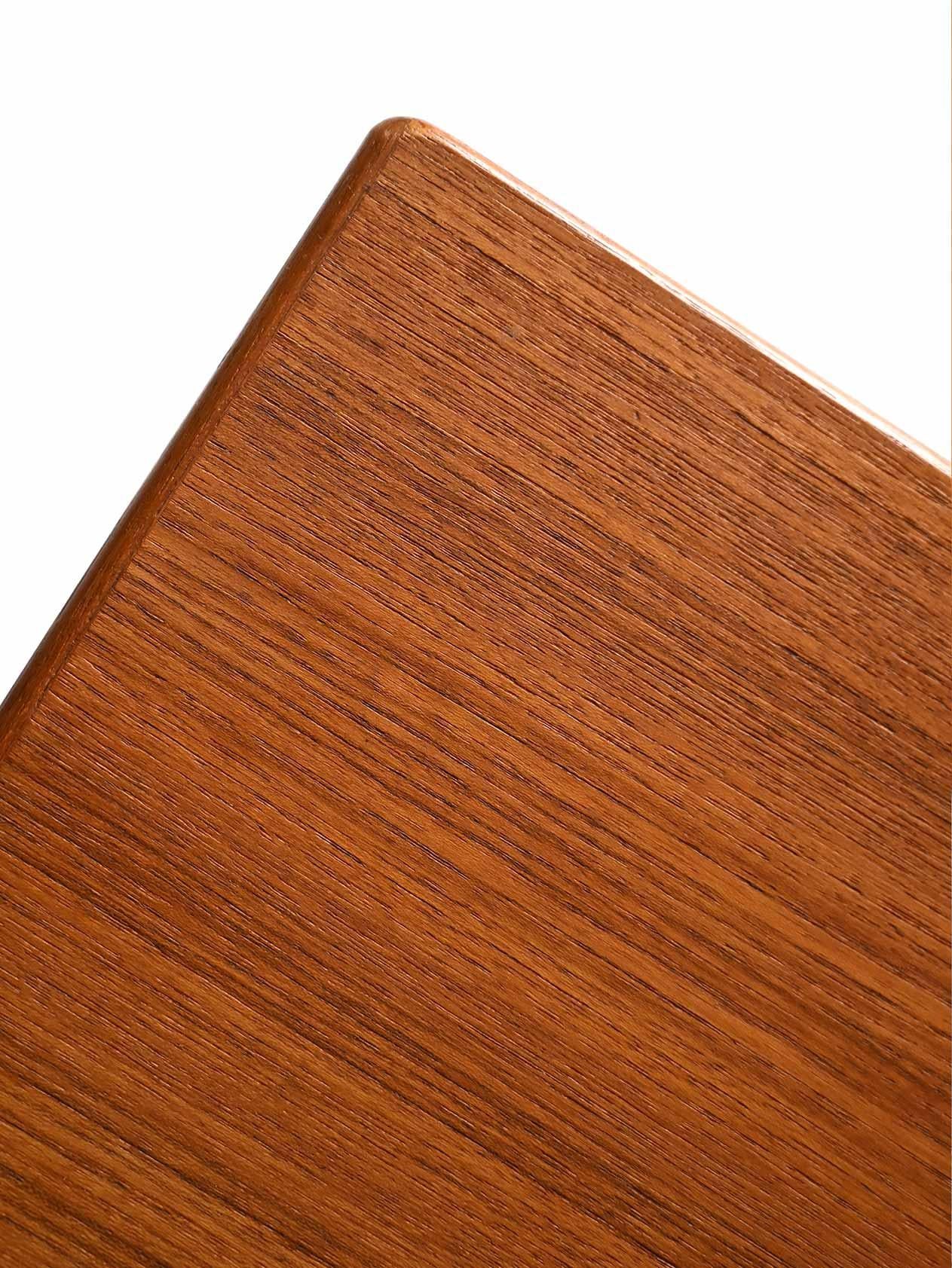 Teak Mobile contenitore svedese in teak anni ’60 in vendita