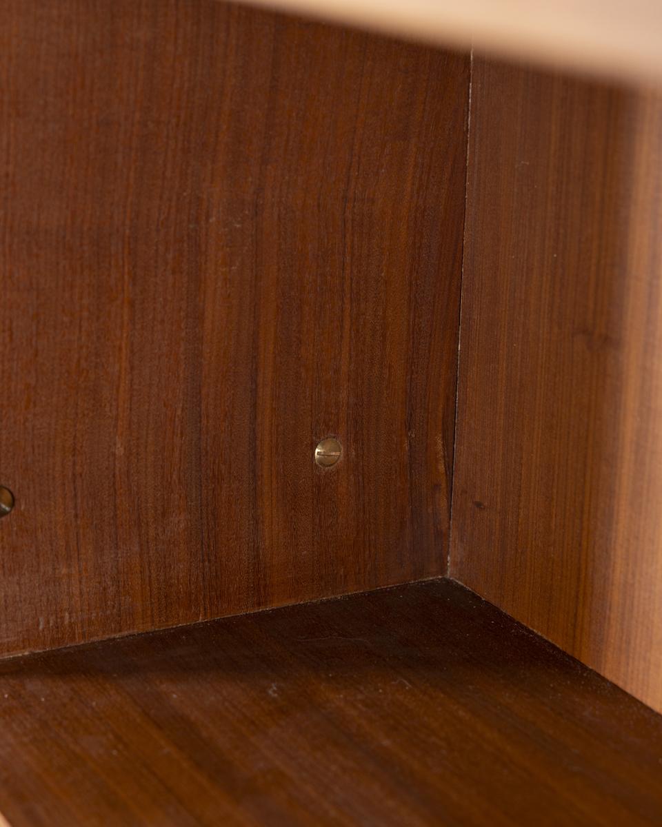Vintage 1960er Nussbaum Wandschrank Italienisches Design (Italian) im Angebot