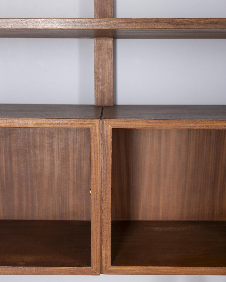 Vintage 1960er Nussbaum Wandschrank Italienisches Design im Zustand „Gut“ im Angebot in None, IT