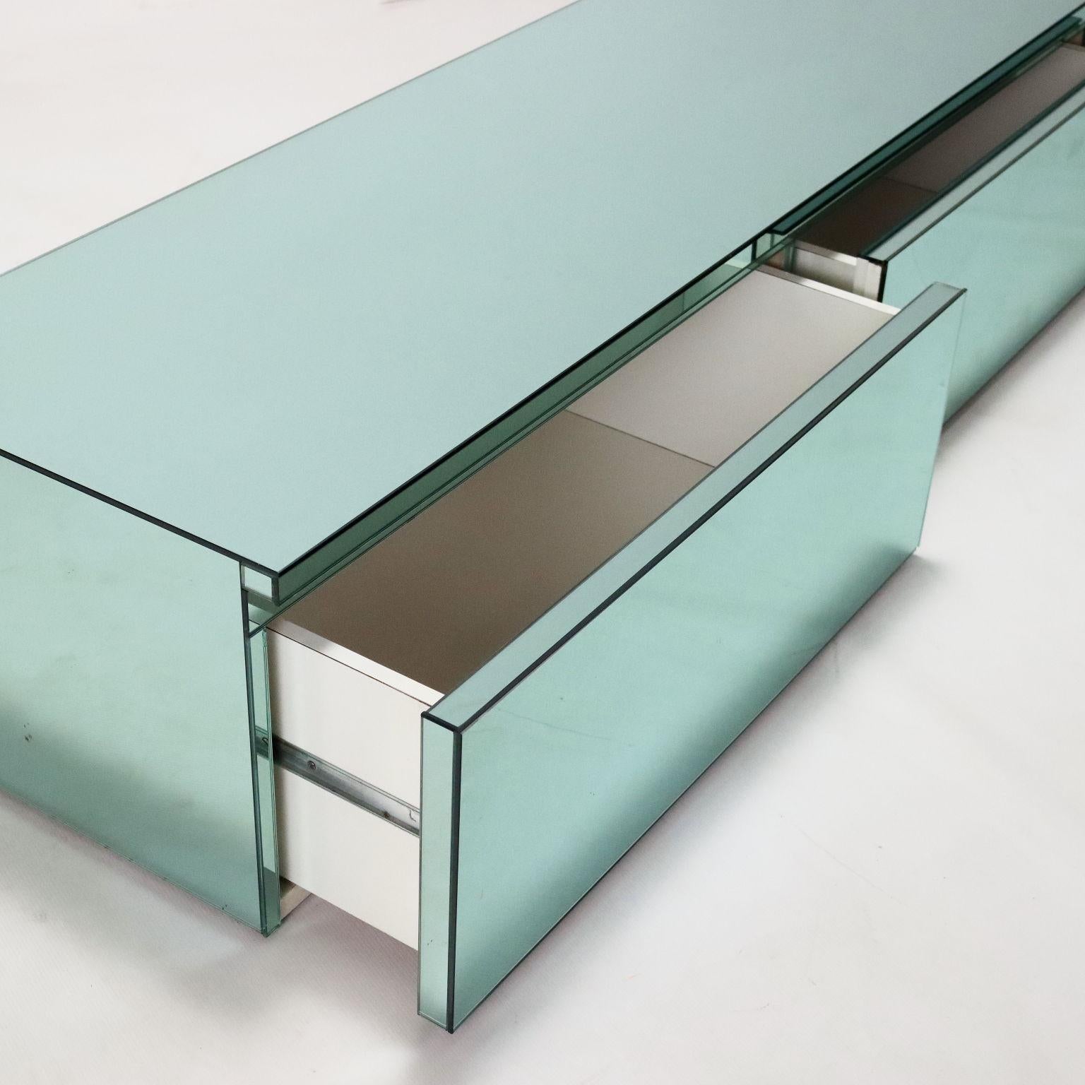 Wohnzimmerschrank aus verspiegeltem Glas Italienische Herstellung 1970er Jahre (Moderne der Mitte des Jahrhunderts)