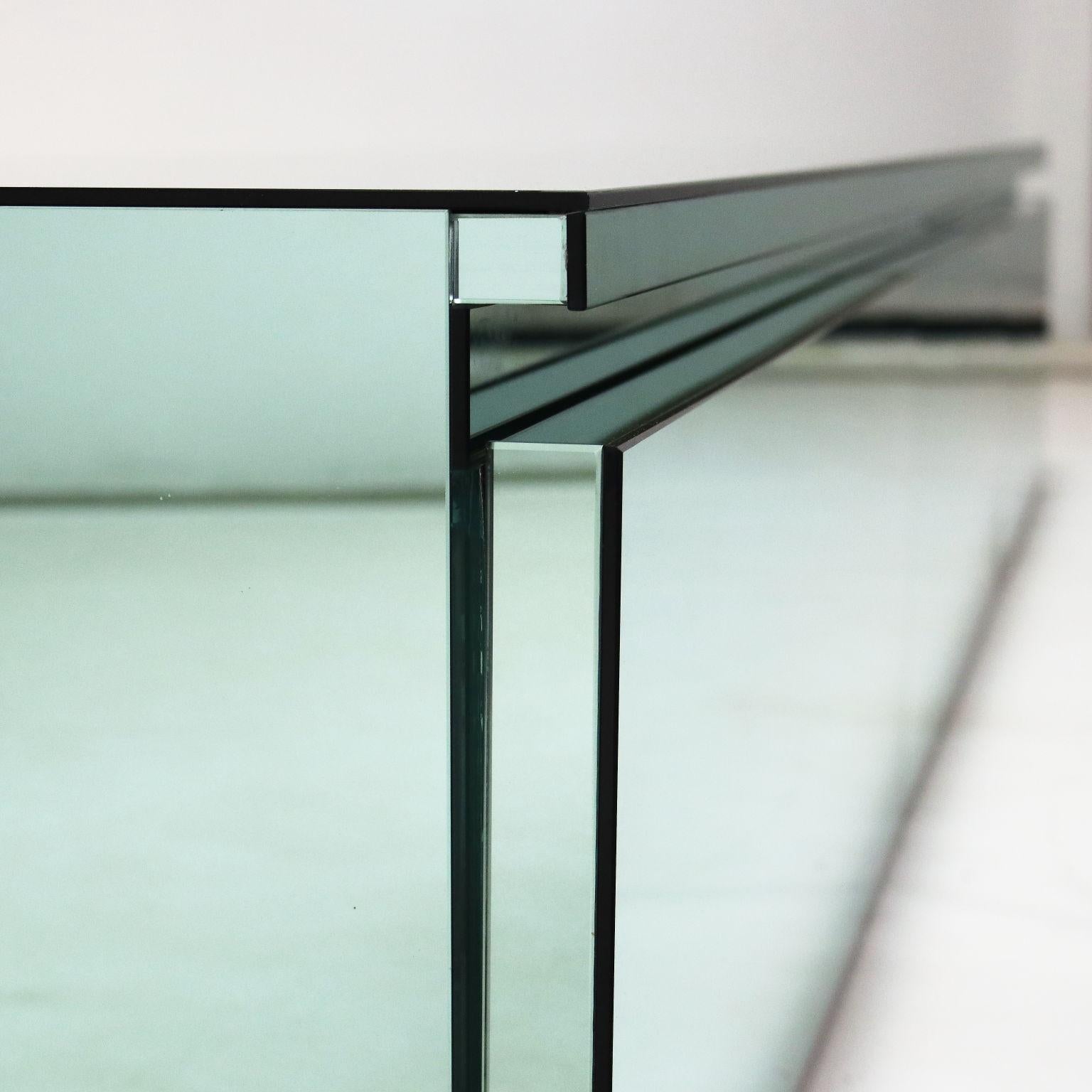 Wohnzimmerschrank aus verspiegeltem Glas Italienische Herstellung 1970er Jahre im Zustand „Gut“ in Milano, IT