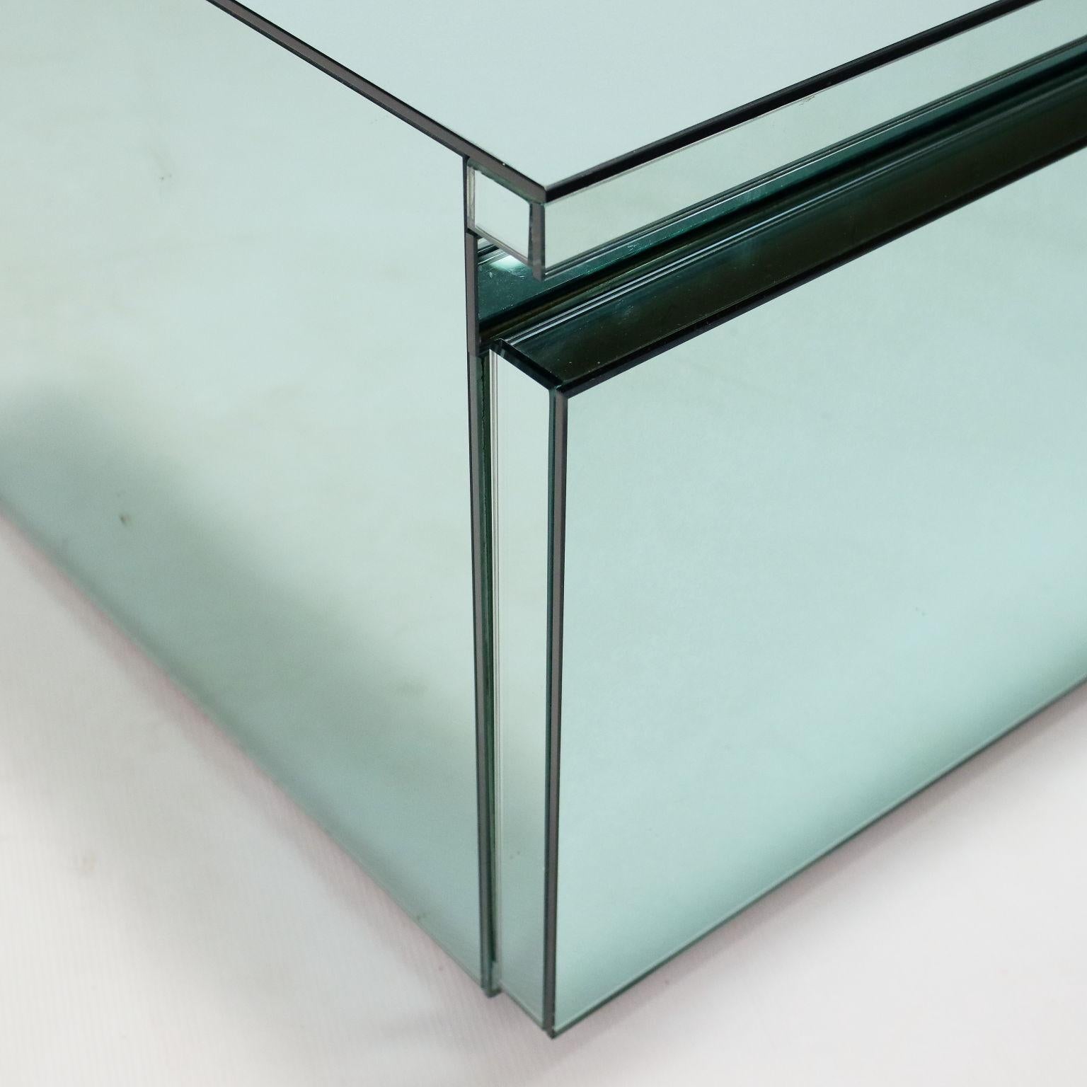 Wohnzimmerschrank aus verspiegeltem Glas Italienische Herstellung 1970er Jahre (Ende des 20. Jahrhunderts)