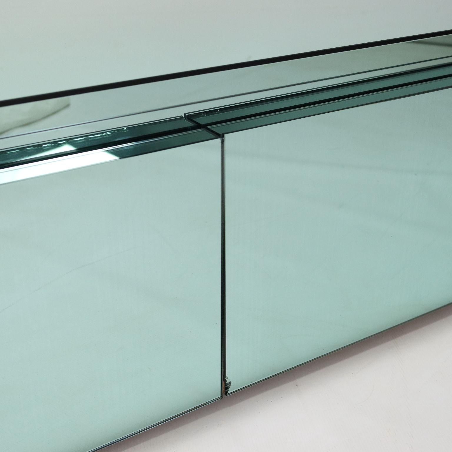 Wohnzimmerschrank aus verspiegeltem Glas Italienische Herstellung 1970er Jahre 1