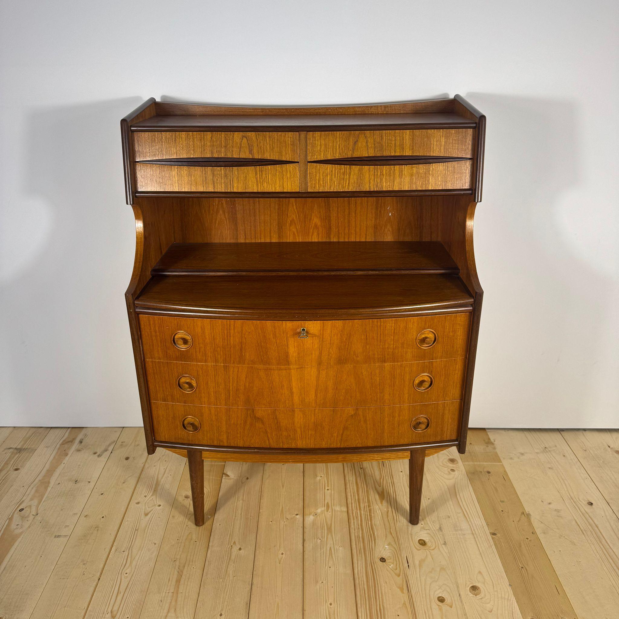 Mobile danese in teak con cassetti e scrittoio estraibile – 1960 For Sale 4