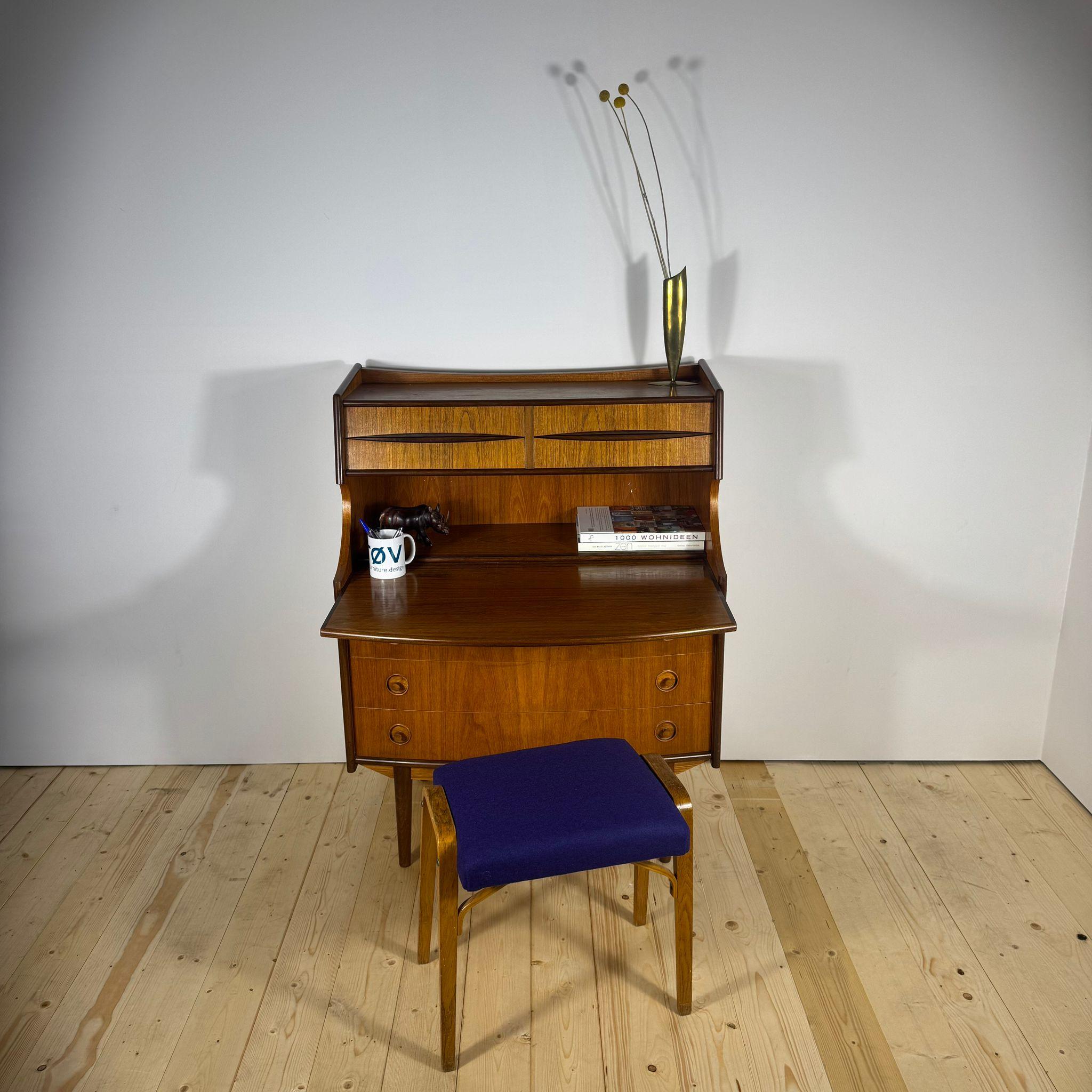 Mobile danese in teak con cassetti e scrittoio estraibile – 1960 For Sale 6