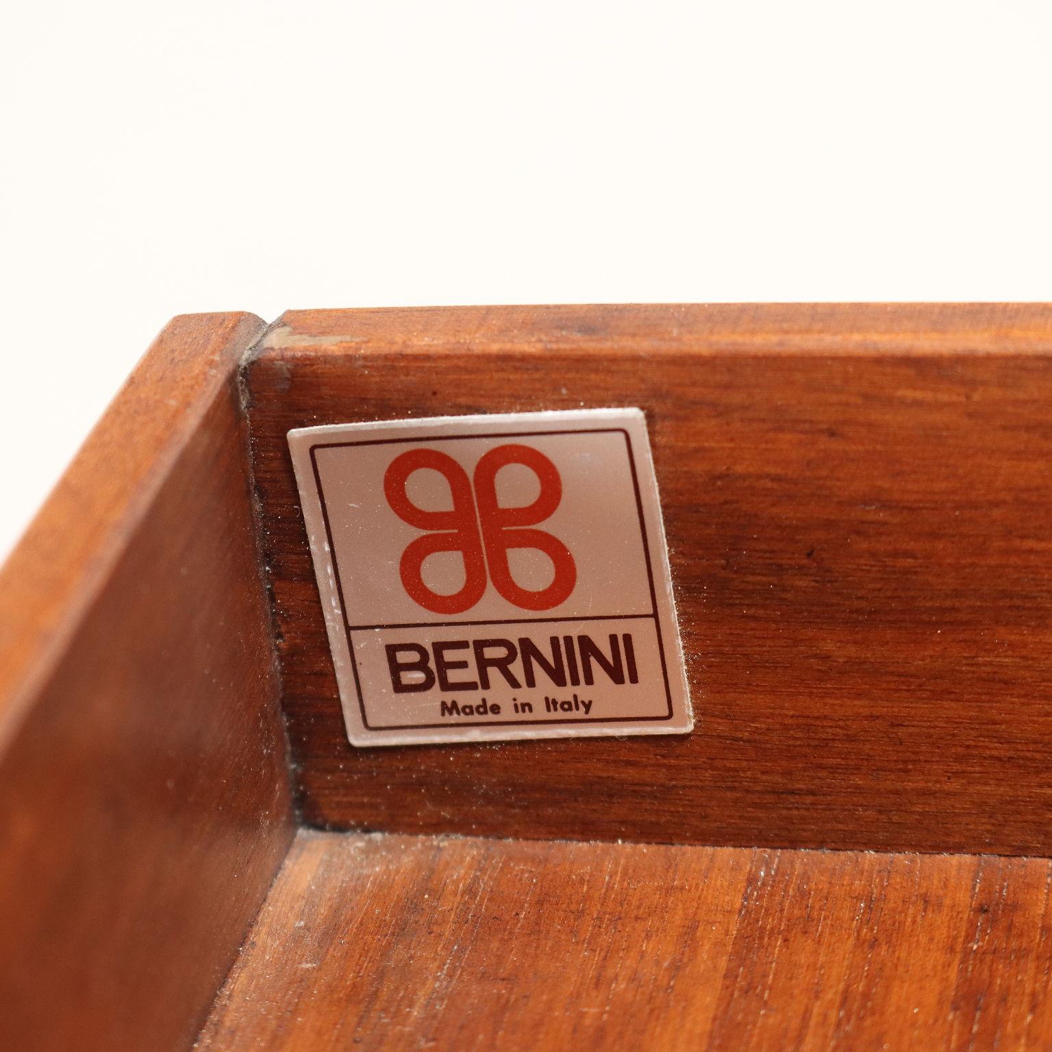 Mobile di Silvio Coppola per Bernini Anni 60-70 in noce In Good Condition For Sale In Milano, IT