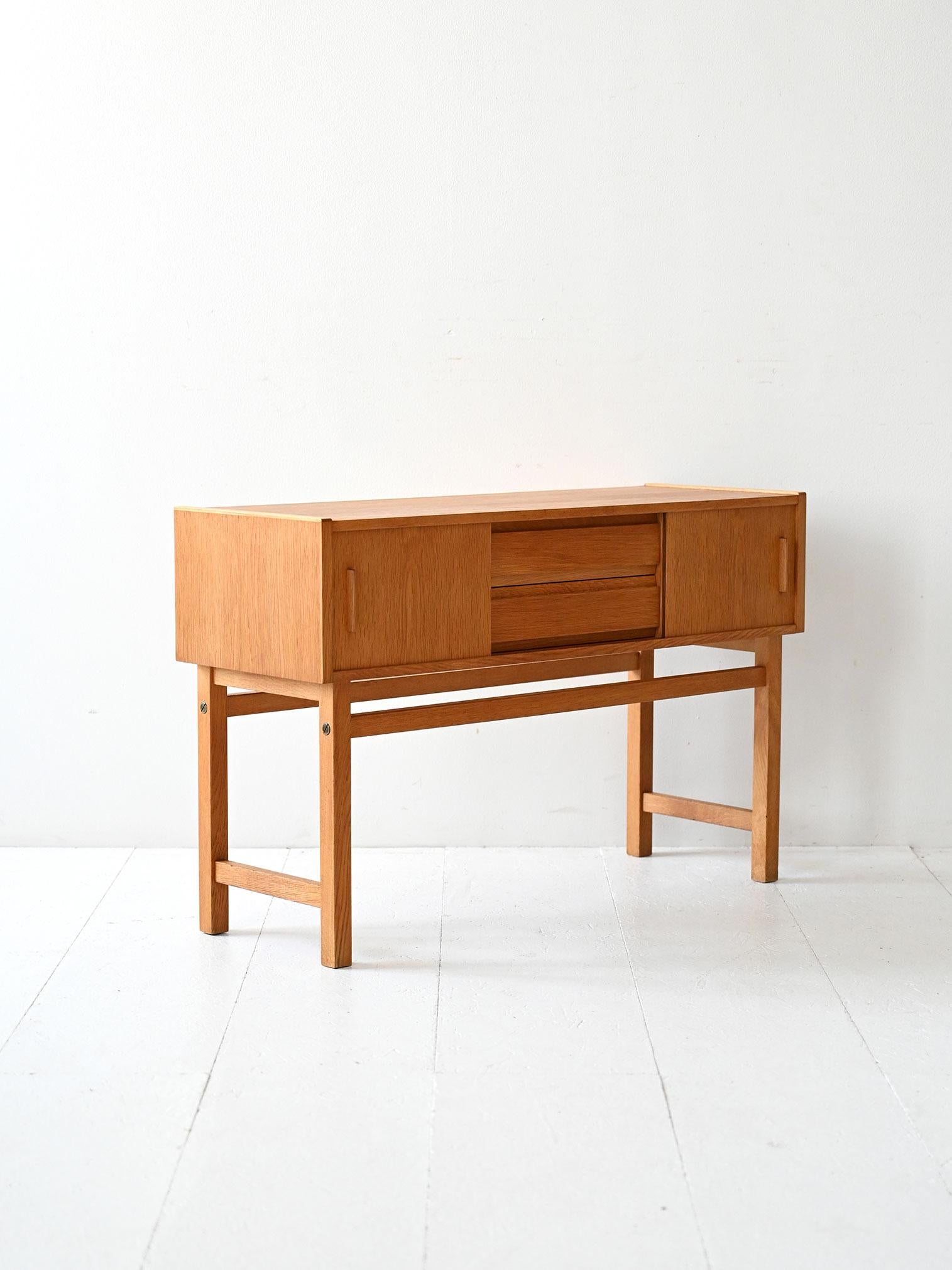 Scandinavian vintage light teak entry cabinet In Good Condition For Sale In Brescia, IT