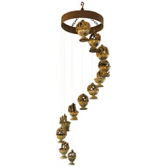 Mobile/sculpture suspendue d'anciens brûleurs d'encens en majolique guatémaltèque