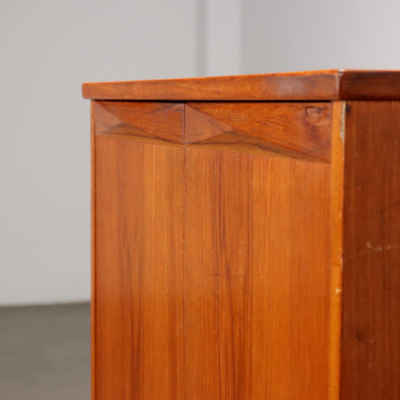 1960s Teak cabinet with hinged doors In Good Condition For Sale In Milano, IT