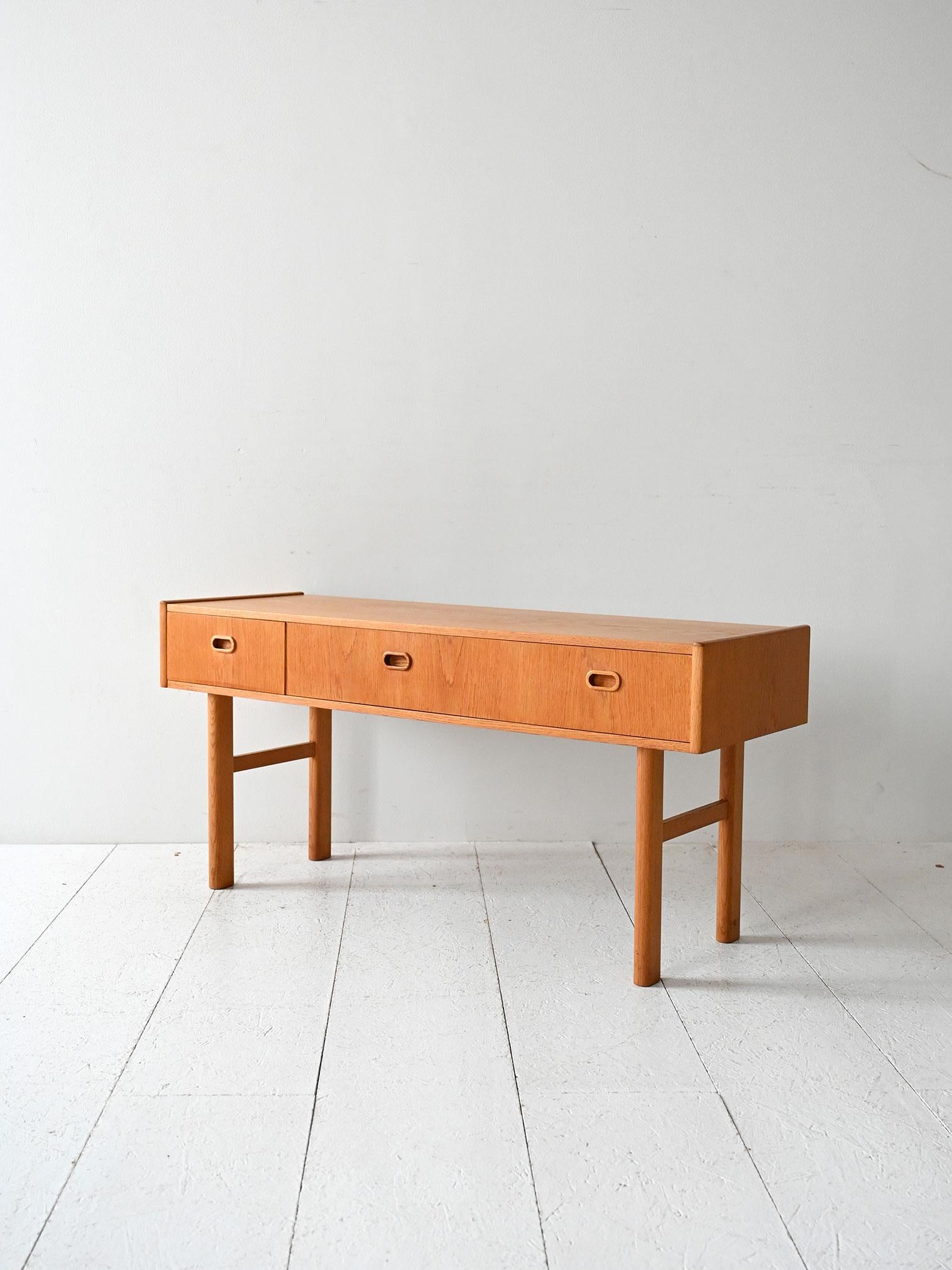 1960er Dielenschrank aus skandinavischer Eiche (Scandinavian) im Angebot