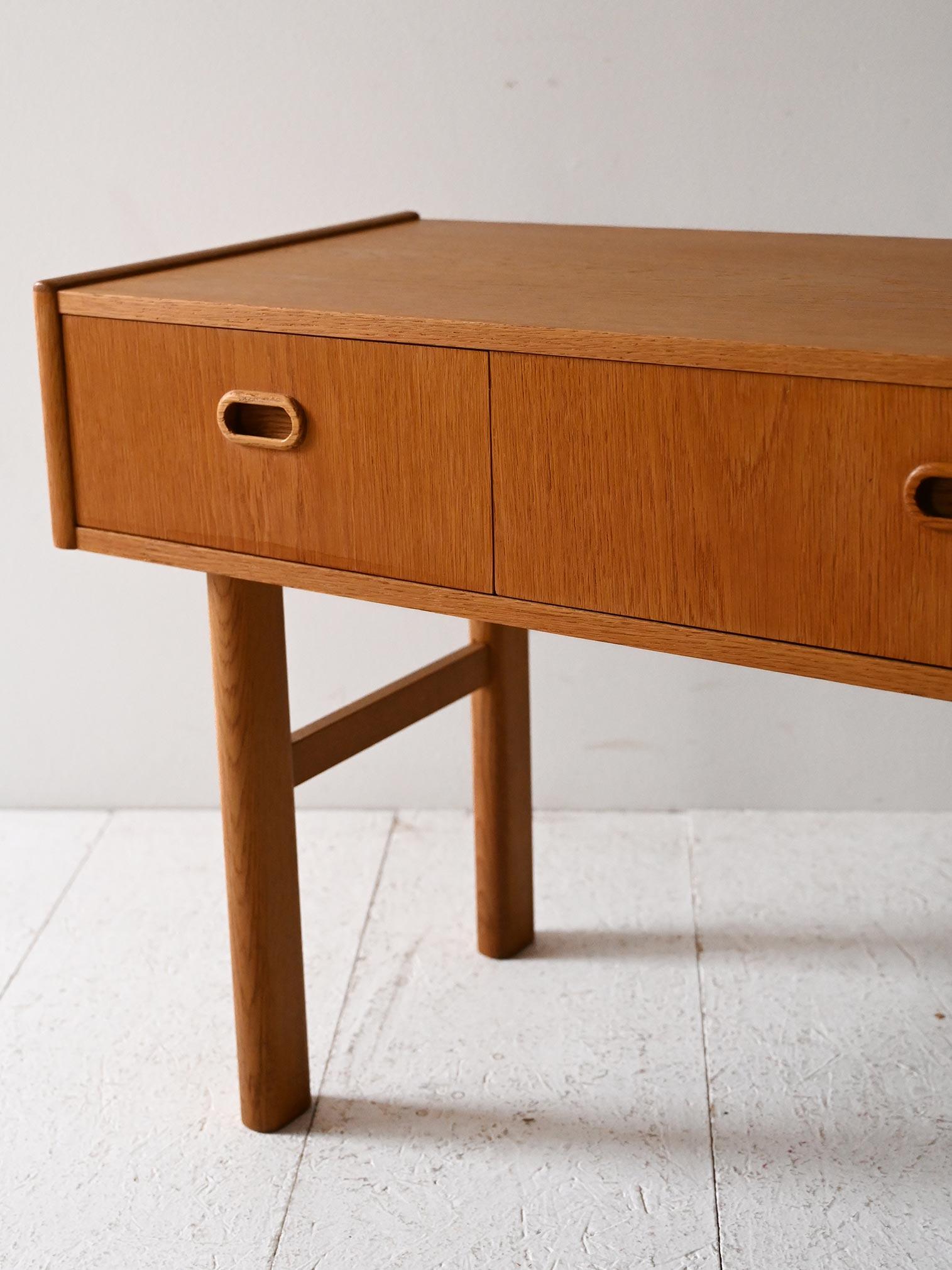 1960er Dielenschrank aus skandinavischer Eiche (Holz) im Angebot