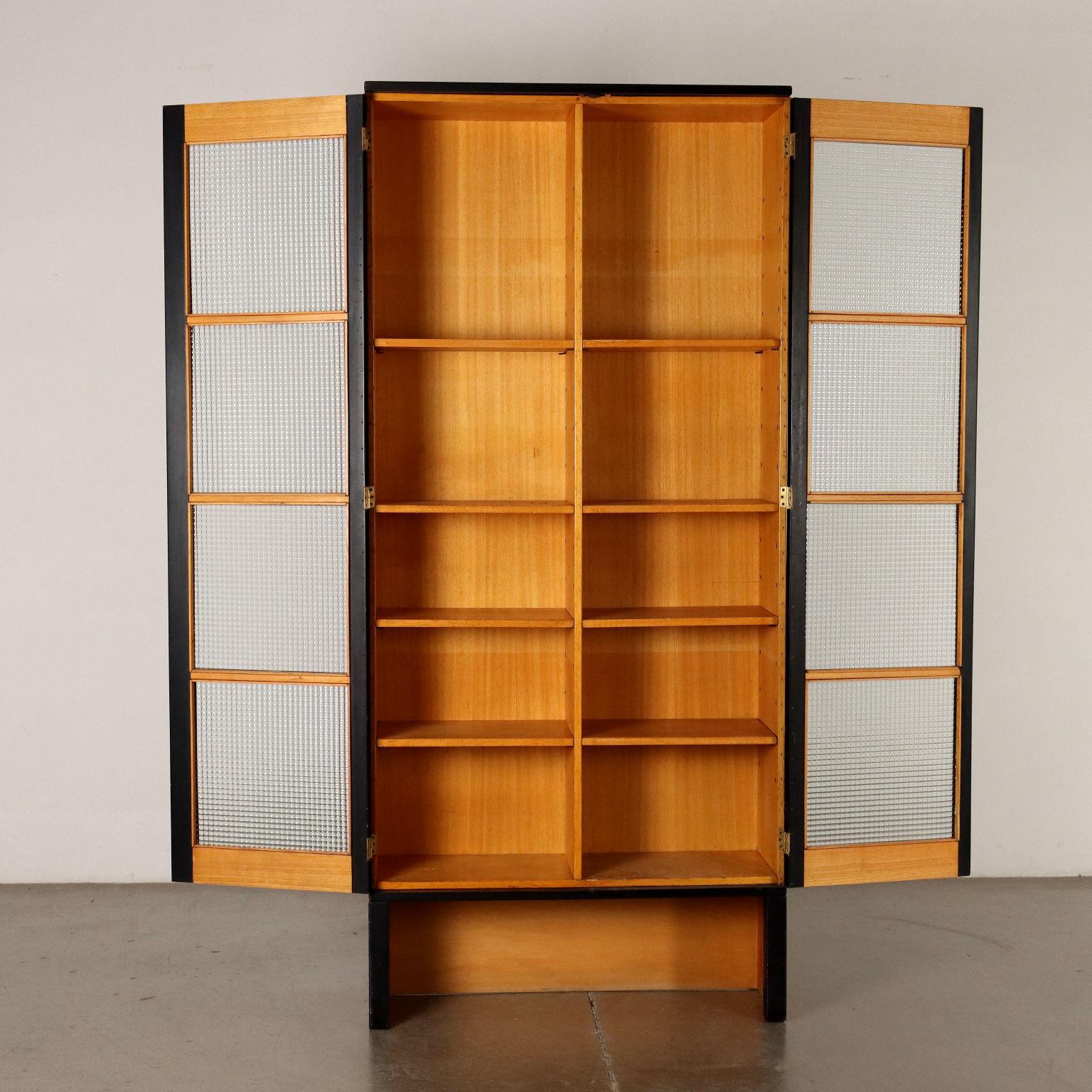 Mid-Century Modern 70s-80s bookcase cabinet in ash and glass For Sale