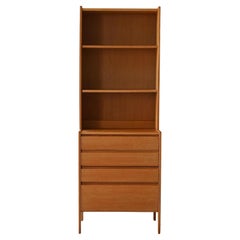 Skandinavisches Bücherregal