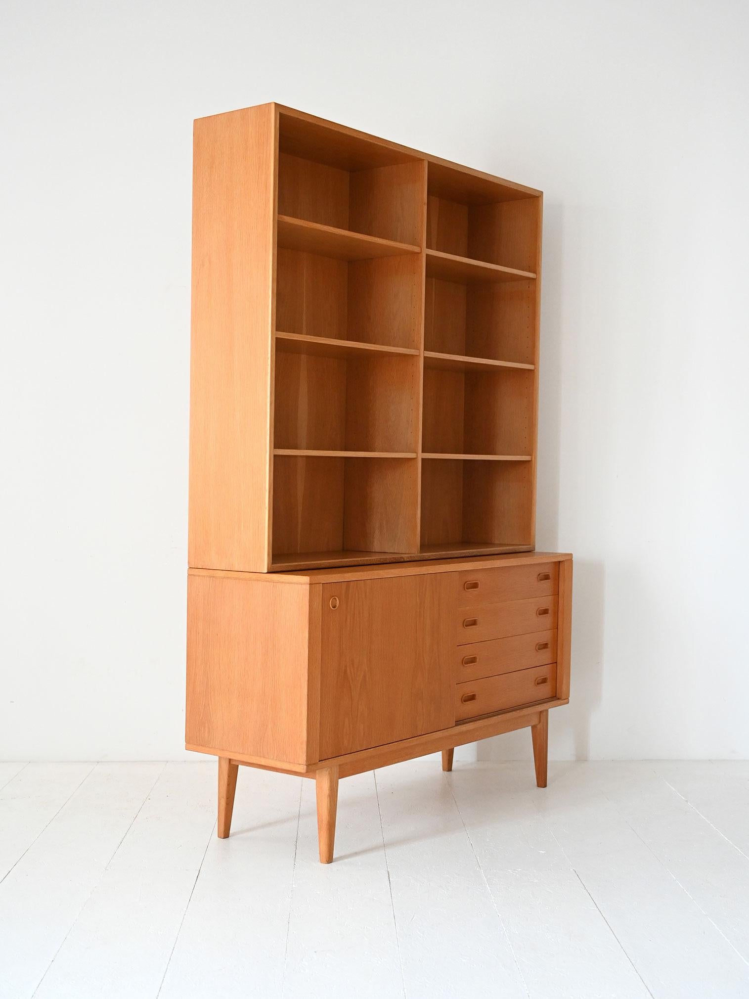 Scandinavian vintage oak bookcase cabinet In Good Condition For Sale In Brescia, IT