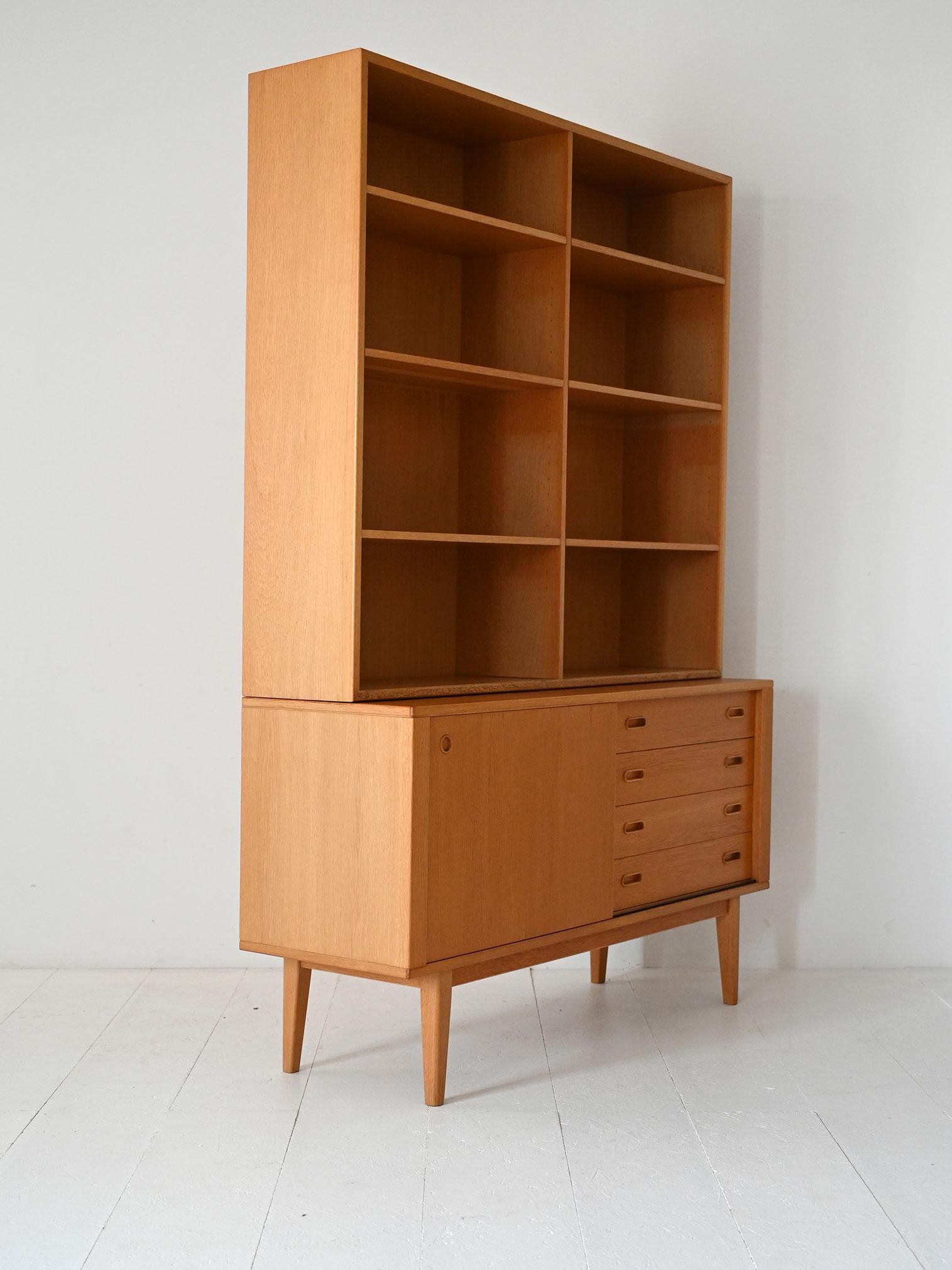 Scandinavian vintage oak bookcase cabinet In Good Condition For Sale In Brescia, IT