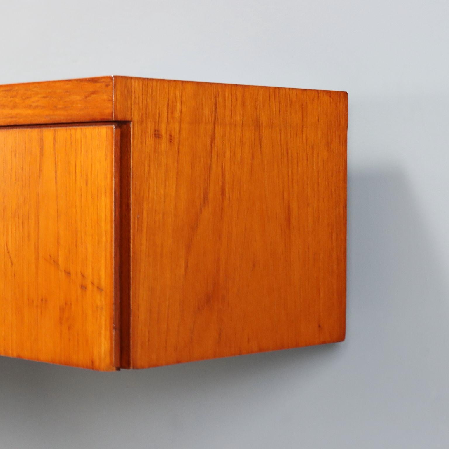 Hängeschrank 1960er Jahre im Angebot 3