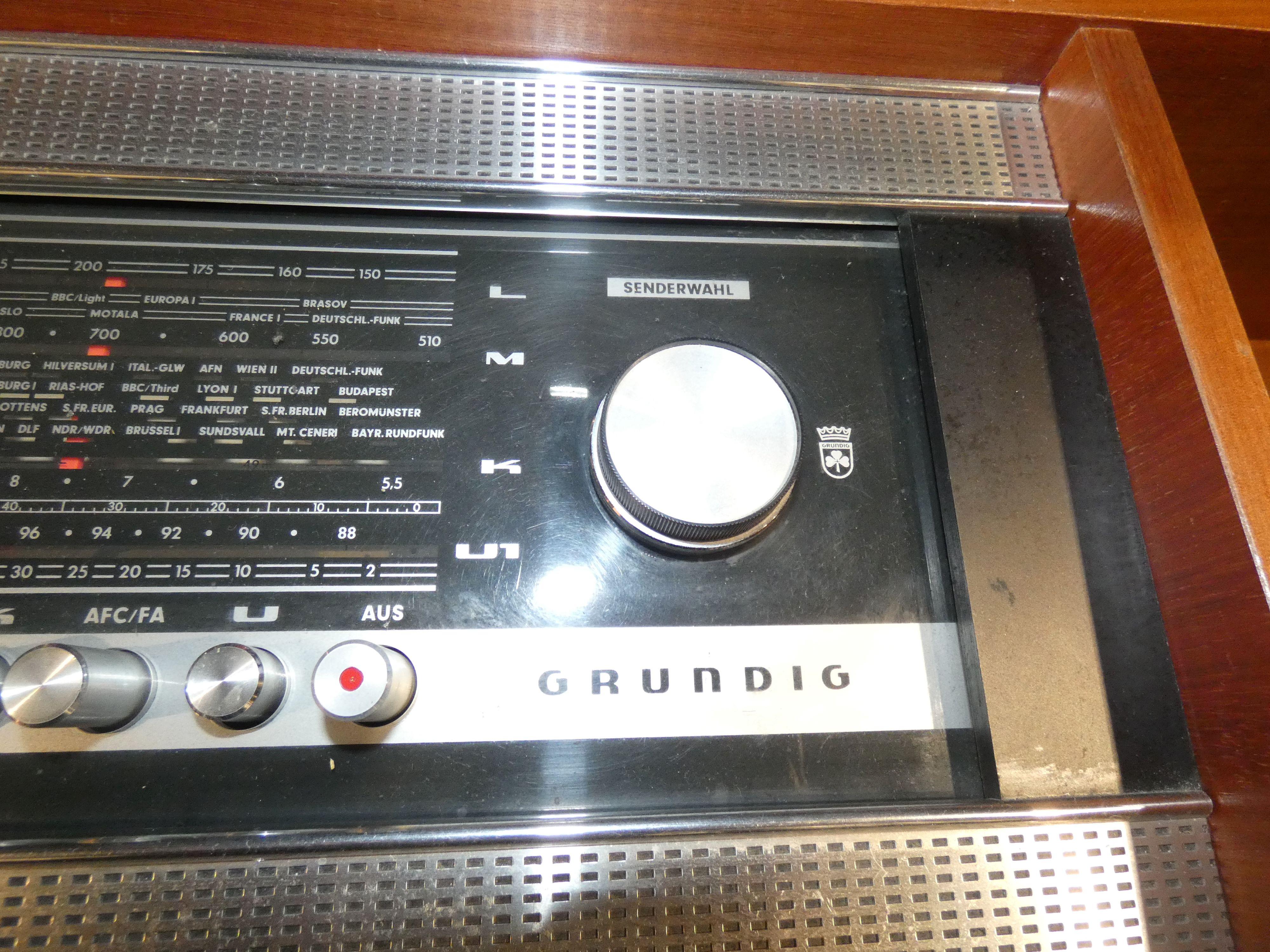 Radio mobile et table tournante, Grundig, Allemagne 1968 en vente 3
