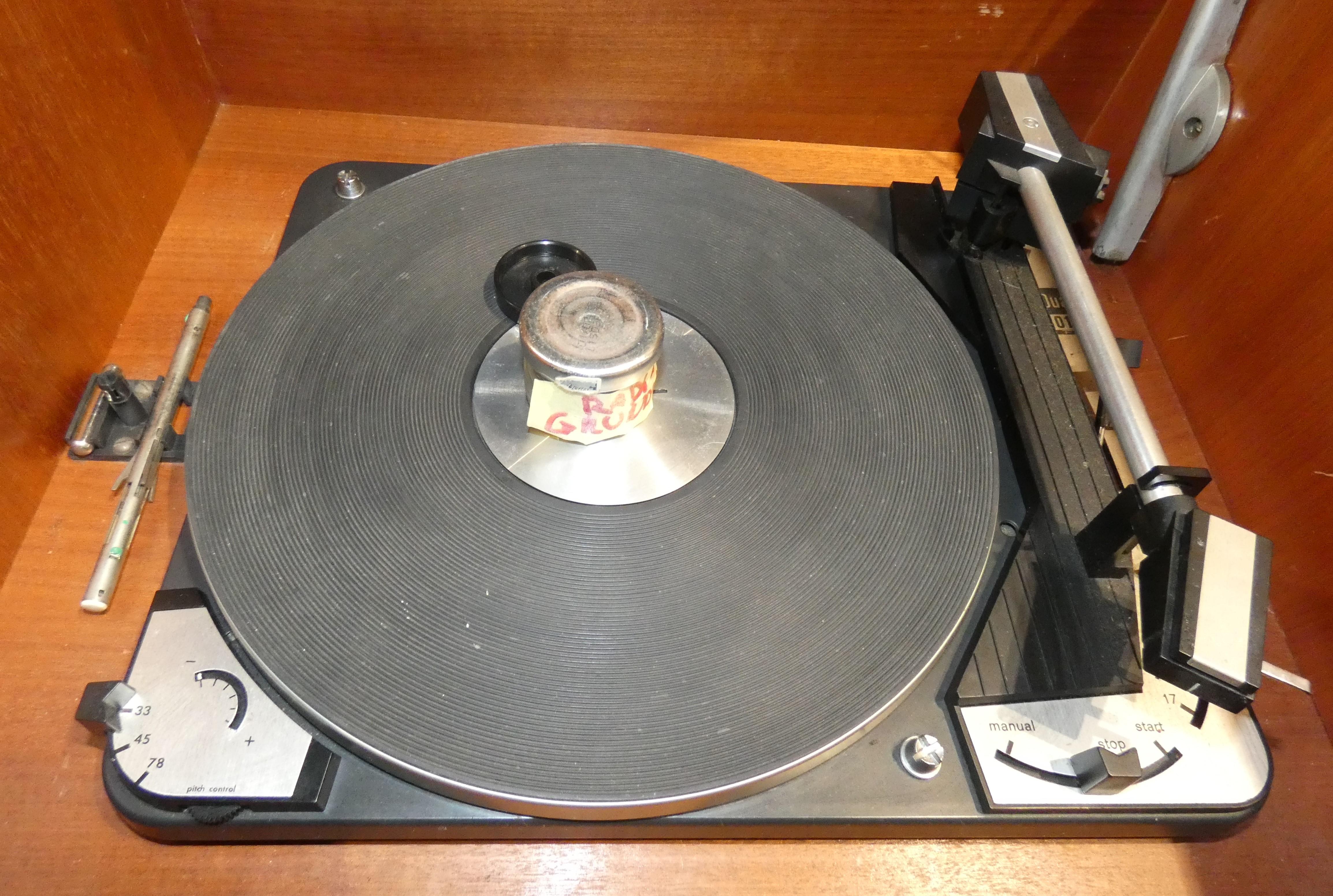 Mobile Radio and Turntable, Grundig, Germany 1968 In Excellent Condition For Sale In modena, Emilia-Romagna