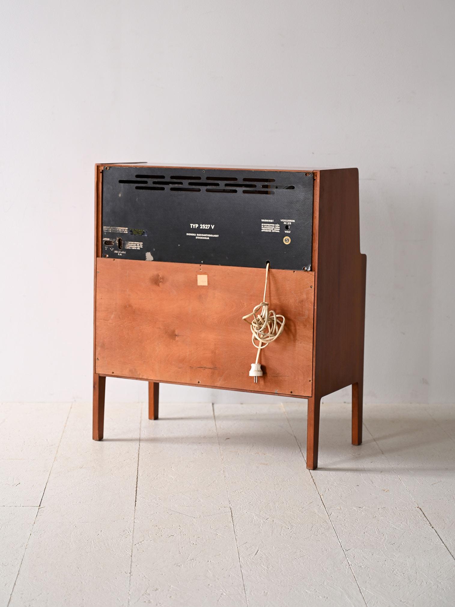 Scandinavian Mobile radio in mogano