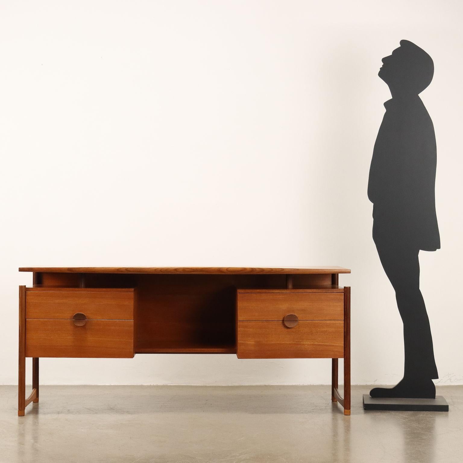 Mobile scrittoio con coppie di cassetti laterali, legno impiallacciato teak. Restaurato.