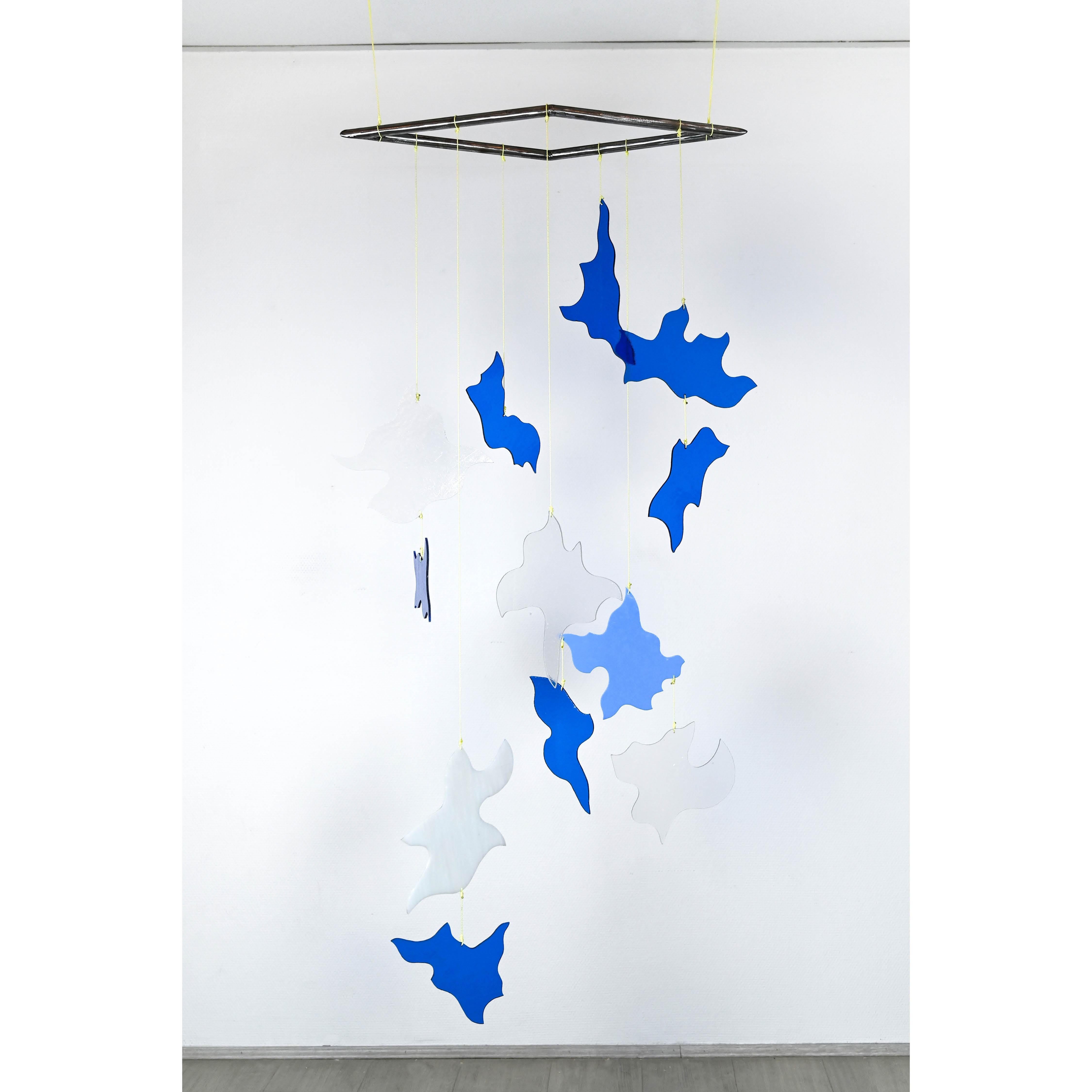 Mobile Sculpture by Mélissa Mariller
Dimensions: Ø 50 x H 250 cm.
Materials: Glass and steel.

This mobile is a sculpture composed of a steel centerpiece and 12 glass parts, designed during a residency in Stuttgart, Germany. A strange poetry
