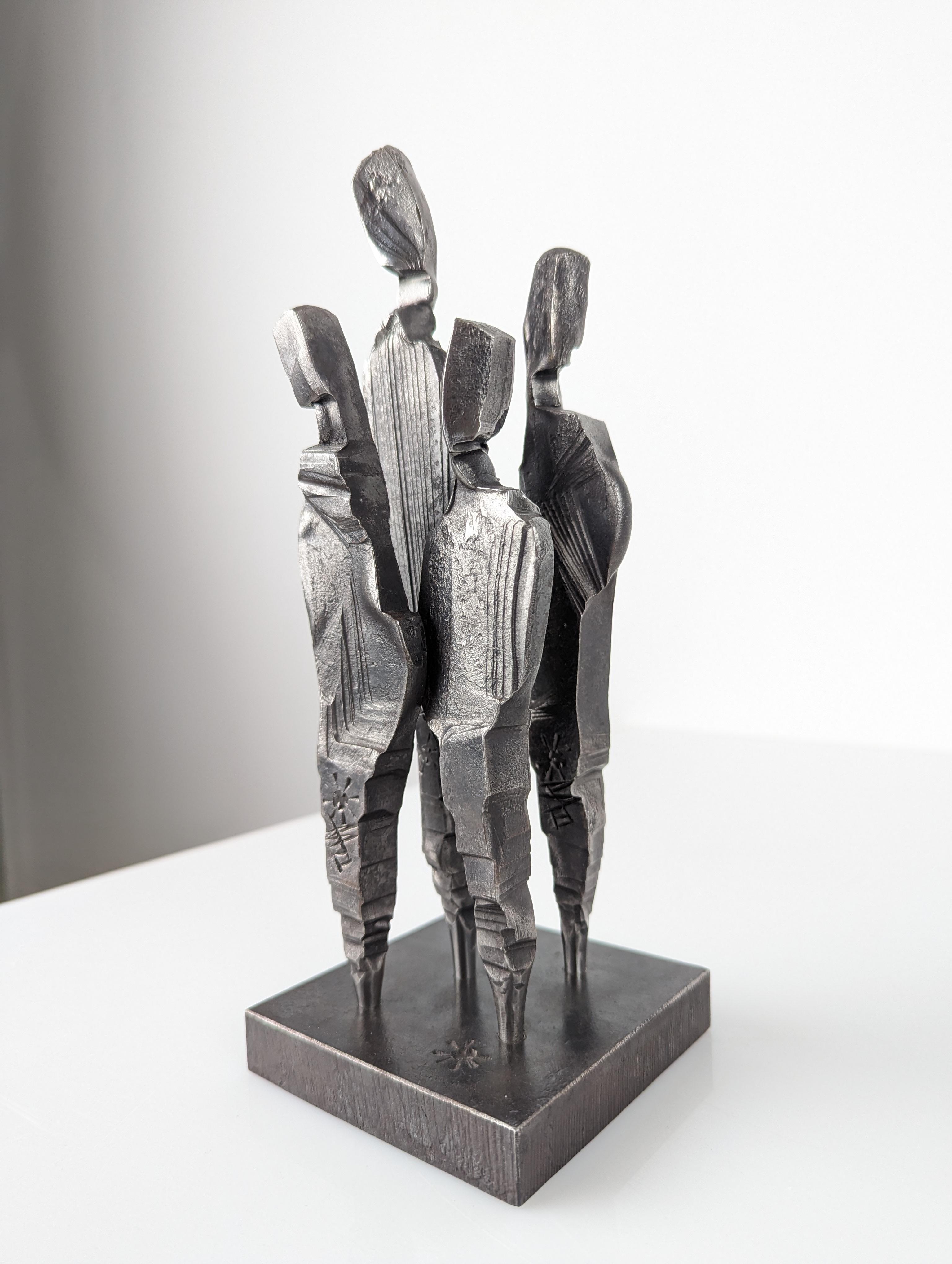 Sculpture in sweet -forged steel by hand representing the group of four figures. Solos, in pairs or in groups, the characters of Maxime Plancque move on their basis and enjoy great freedom of expression, being able to turn, change the place