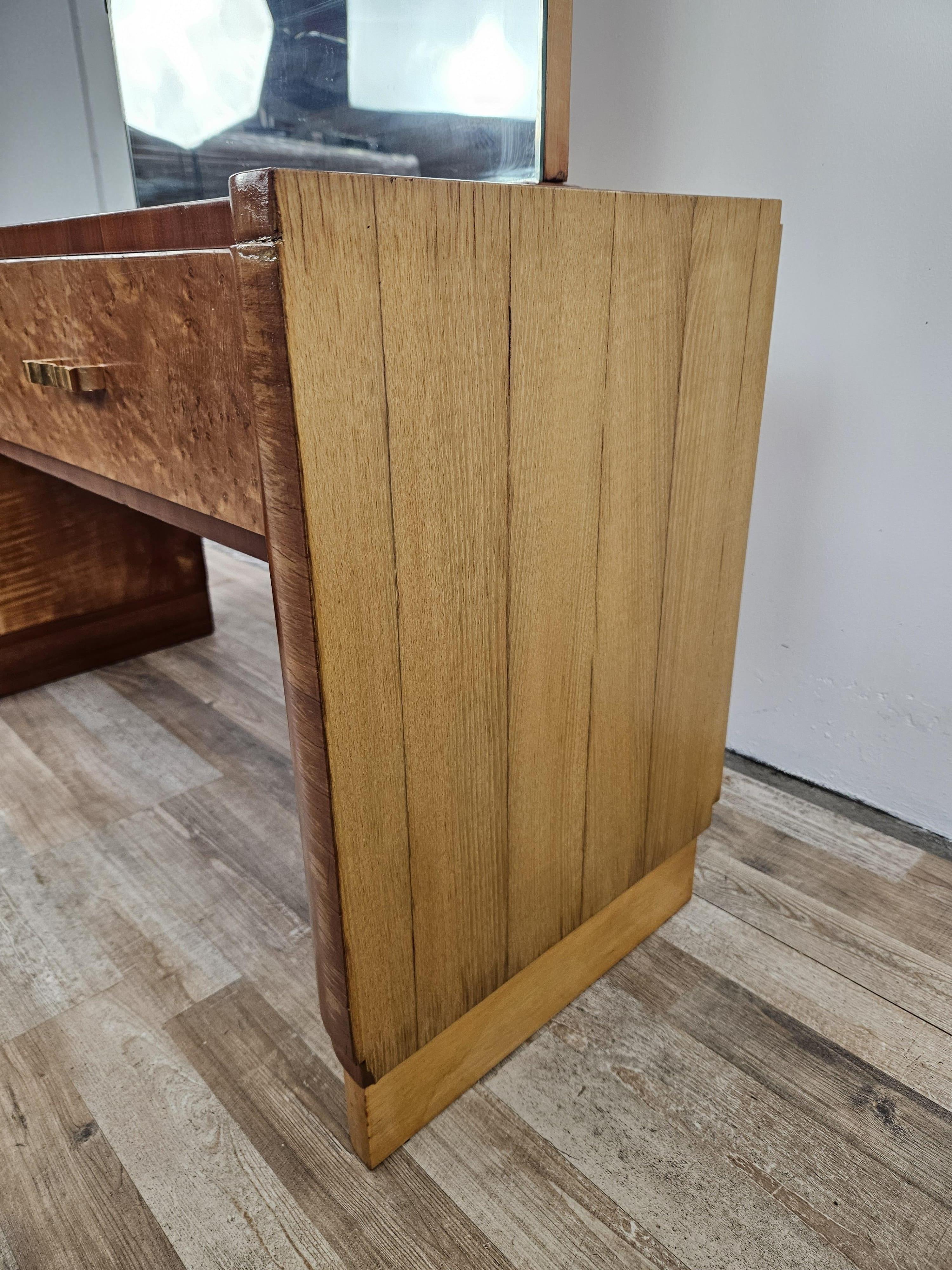 Coiffeuse Art Déco en loupe de tuja avec grand miroir et tiroirs 1940 en vente 4