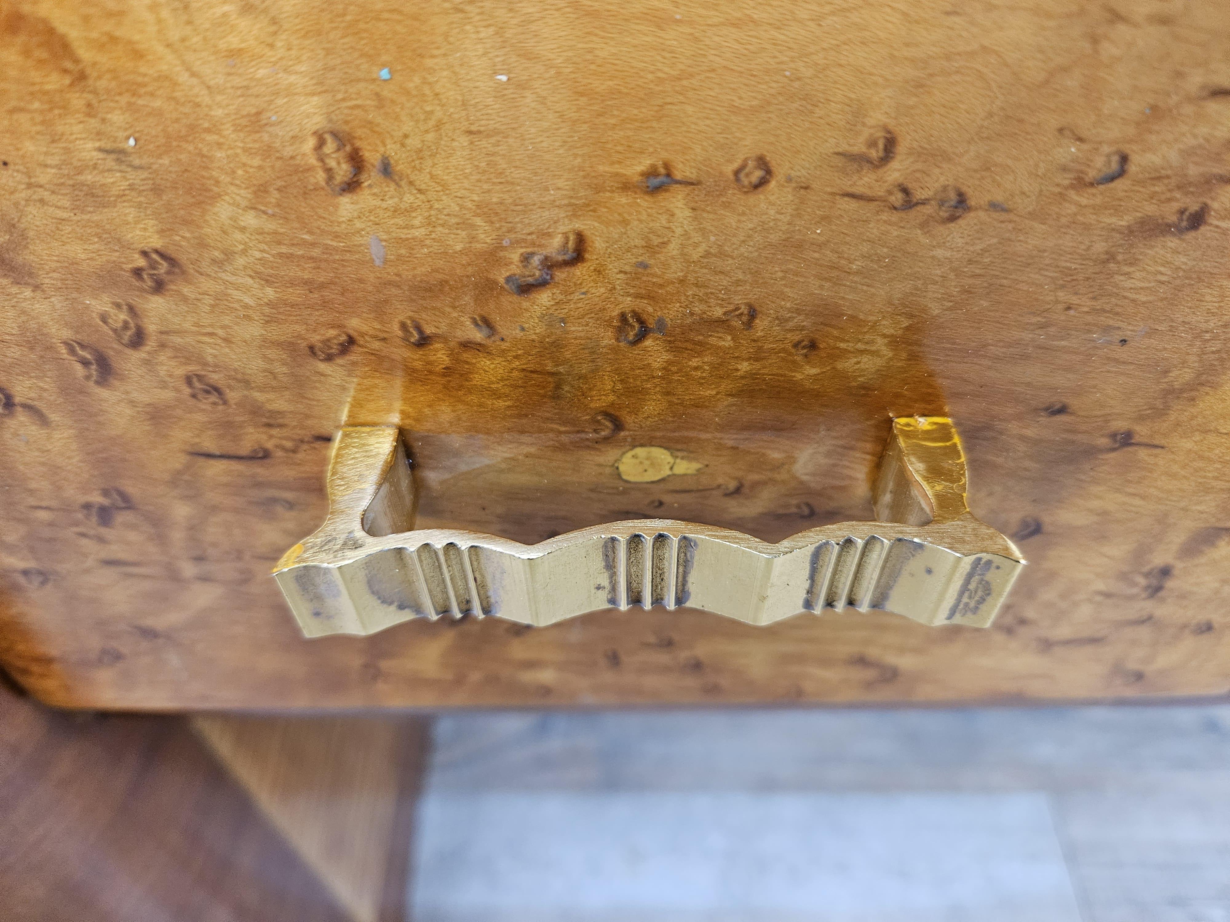 Coiffeuse Art Déco en loupe de tuja avec grand miroir et tiroirs 1940 en vente 7