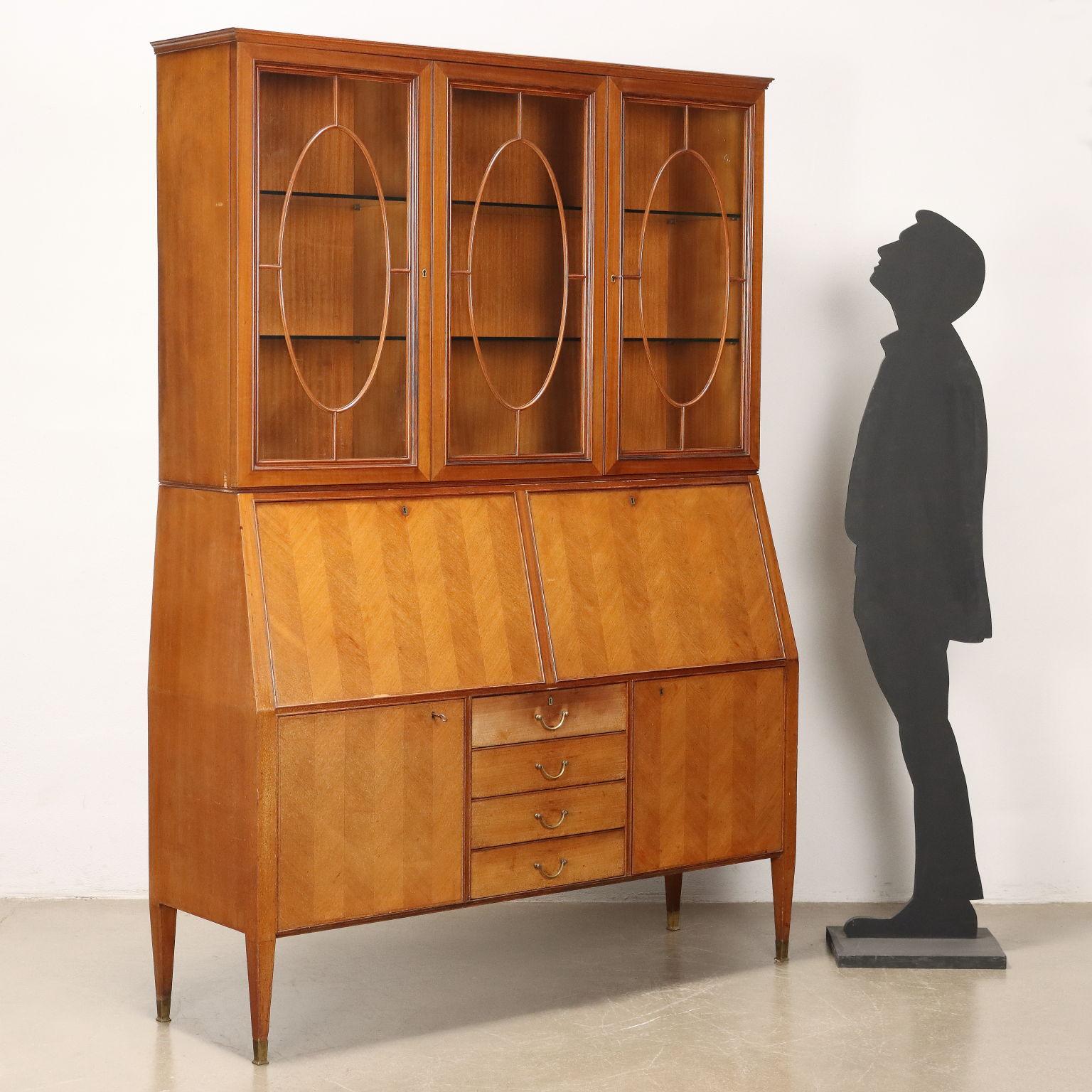 Showcase with hinged doors and exposed drawers, writing compartments with flap. Exotic wood veneer, brass ferrules. 