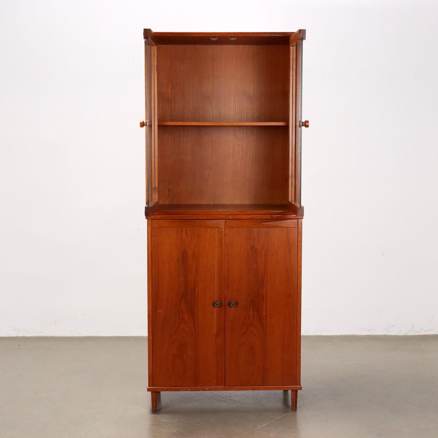 Teakholz-Vitrinenschrank 1960er Jahre (Moderne der Mitte des Jahrhunderts) im Angebot