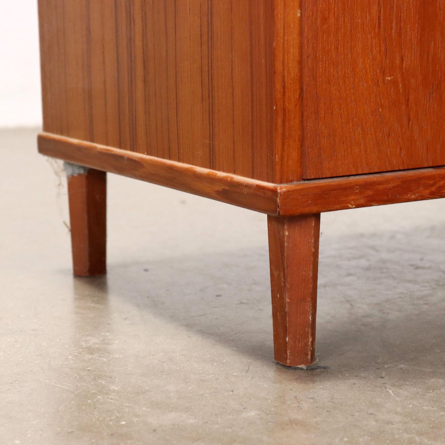 Teakholz-Vitrinenschrank 1960er Jahre (Mid-20th Century) im Angebot