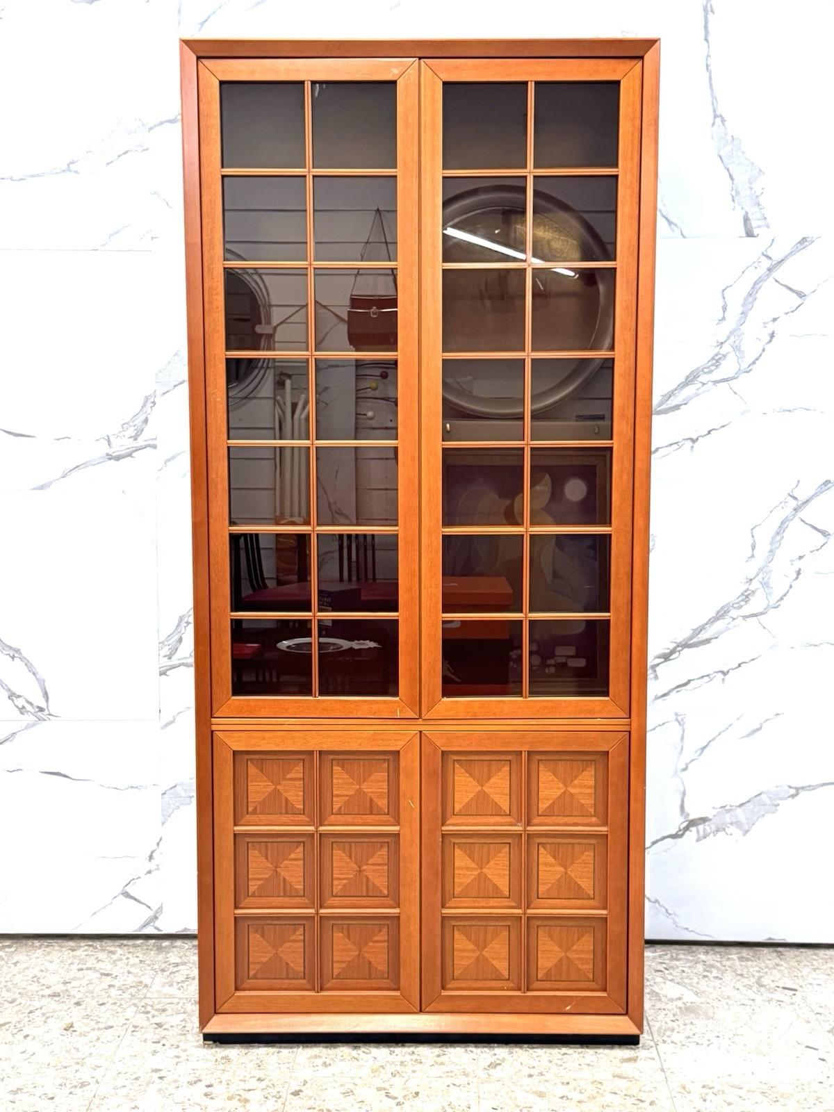 Mobile Vetrinetta “Caccia alla Volpe” – Fabrizio Poldaretti, anni ’70


Un’eleganza senza tempo firmata Fabrizio Poldaretti, parte della raffinata linea d’arredo “Caccia alla Volpe”, nata negli anni ’70 per evocare l’atmosfera calda e sofisticata