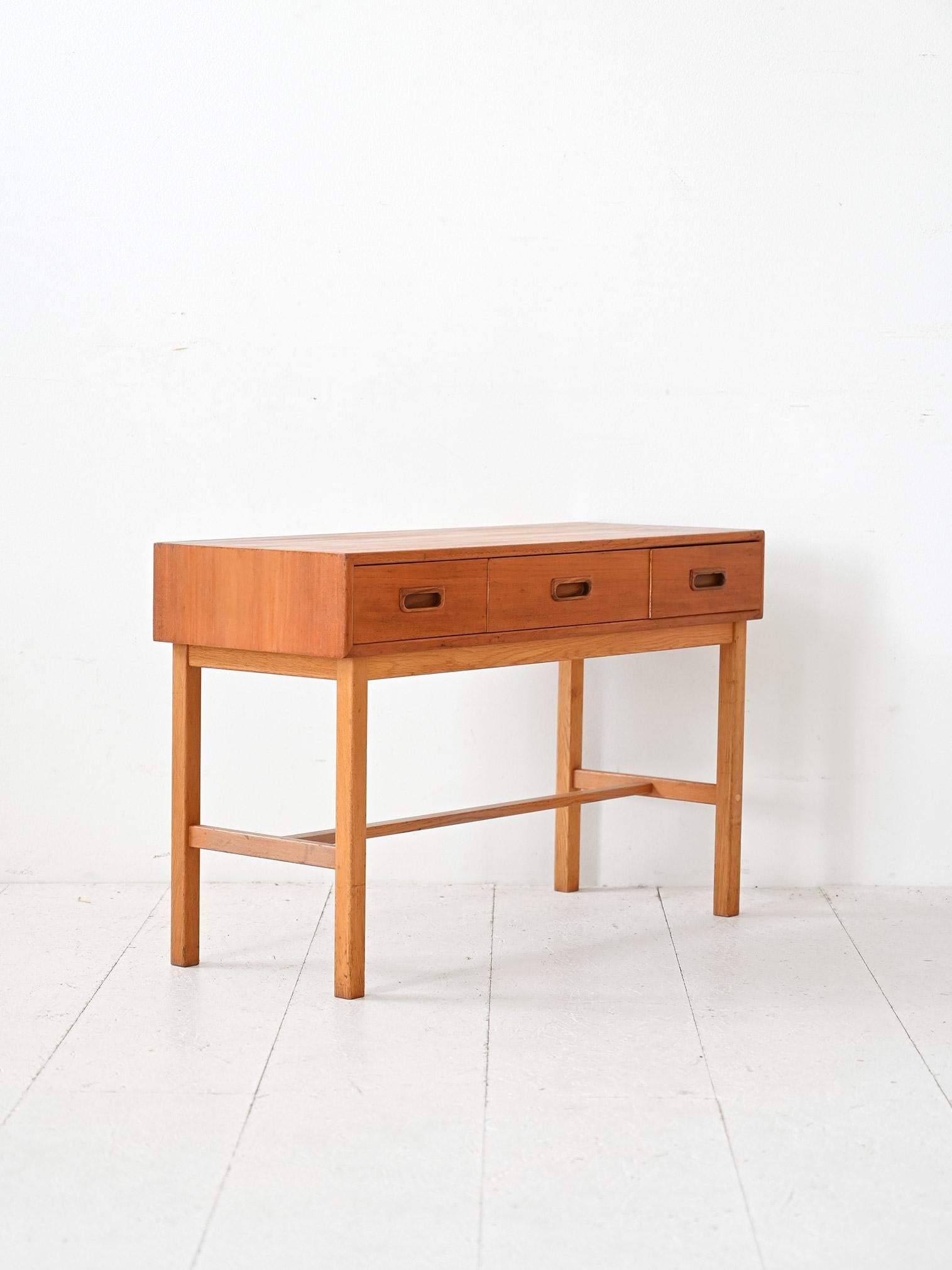 Vintage-Dielenschrank (Skandinavische Moderne)