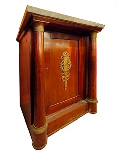 Mobiletti impero francesi in Mogano con fregi in bronzo e piano in un bel marmo