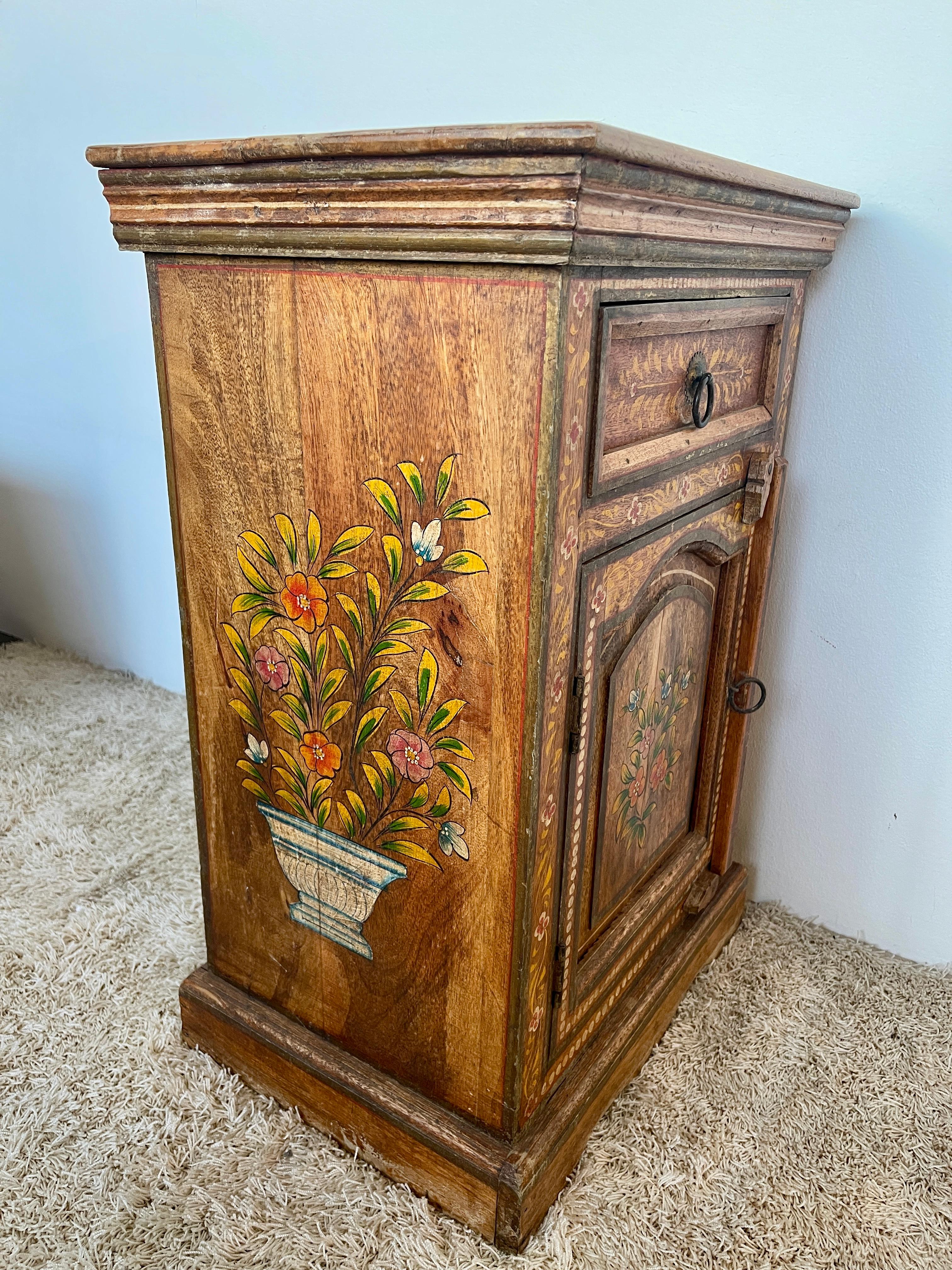 Antique nightstand cabinet painted italy 1950s For Sale 4
