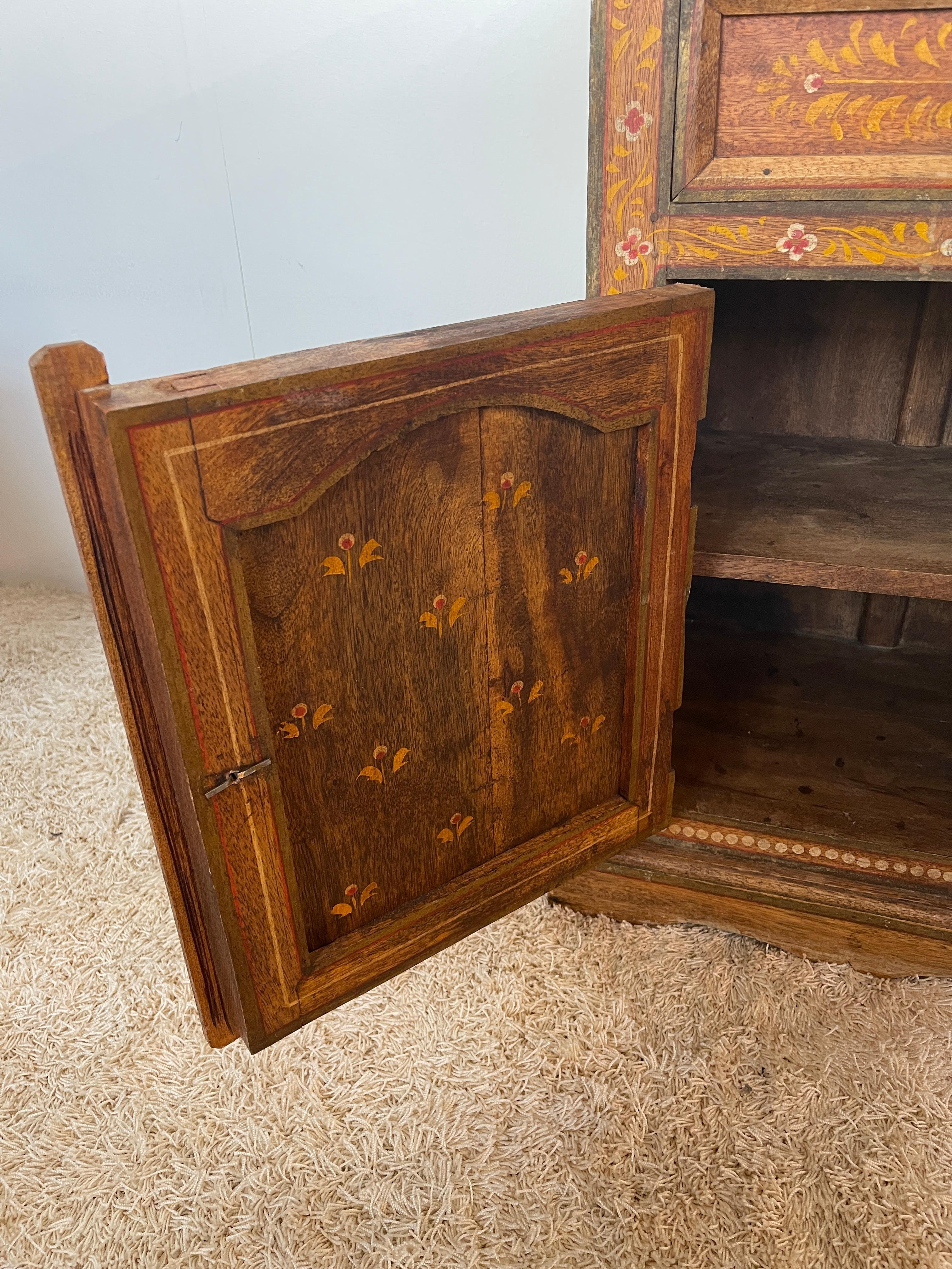 Antique nightstand cabinet painted italy 1950s For Sale 1