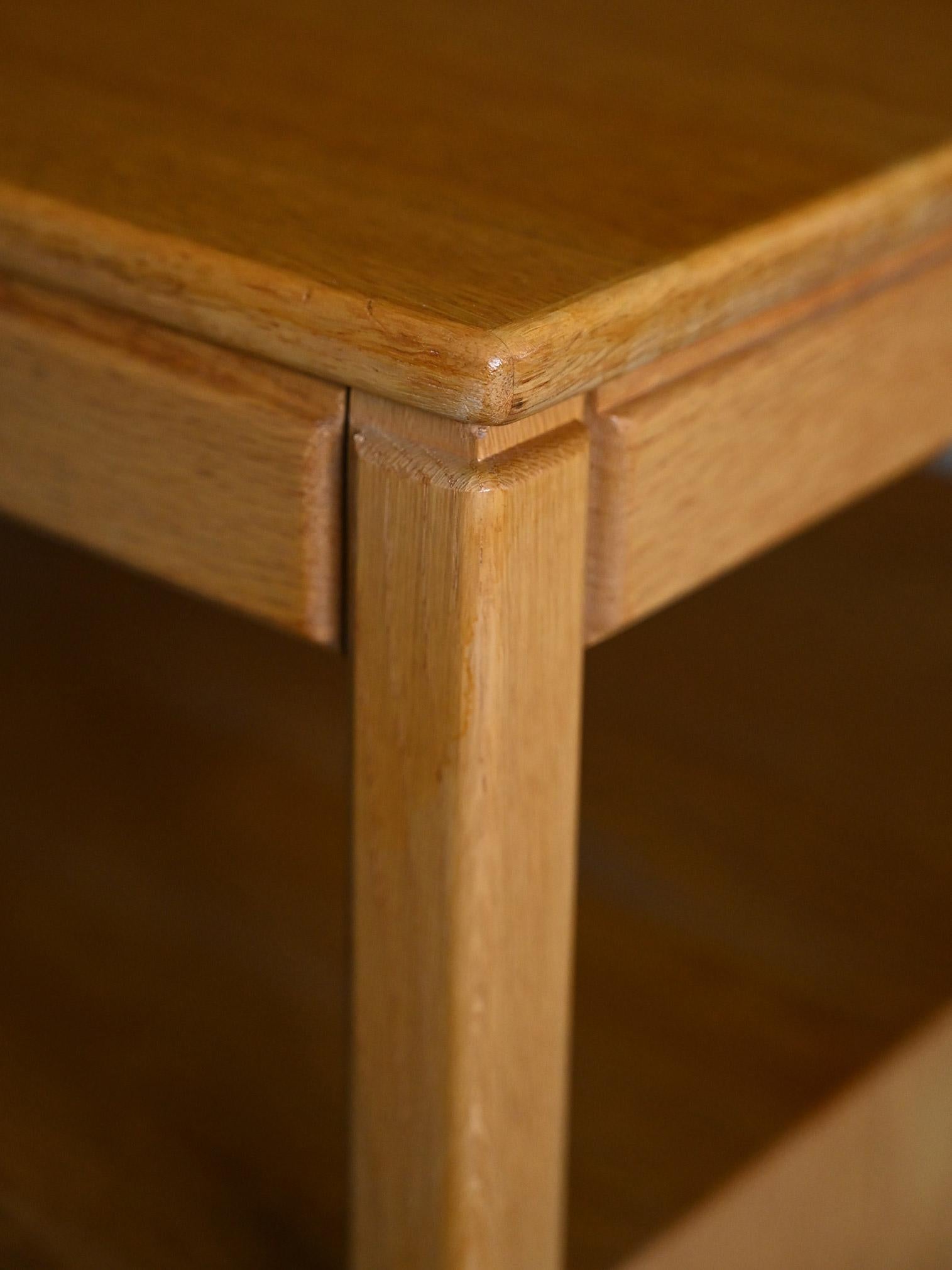 Armoire avec tiroir / Grande table de chevet en chêne en vente 3